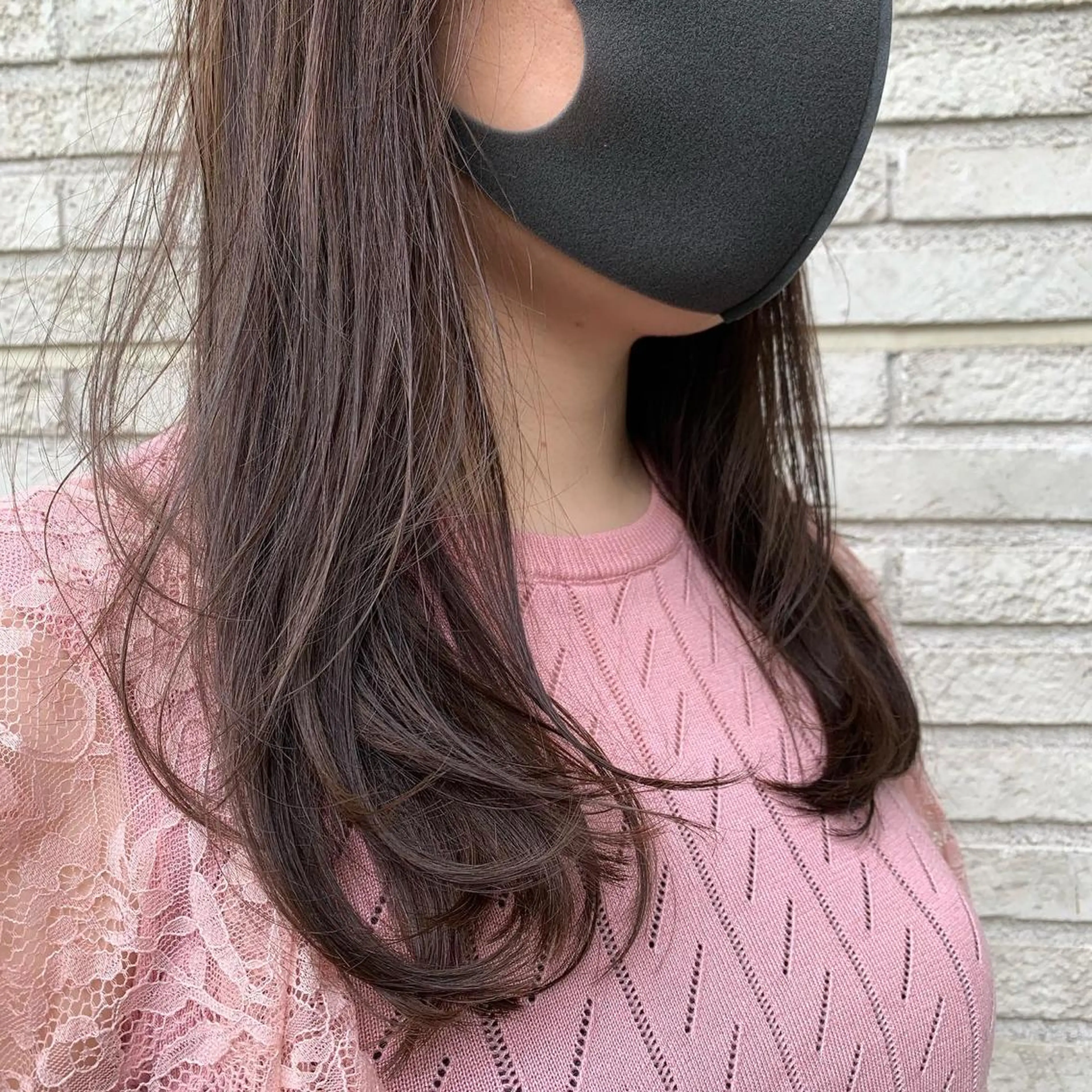 セミロング カラー オチ ハナのヘアスタイル