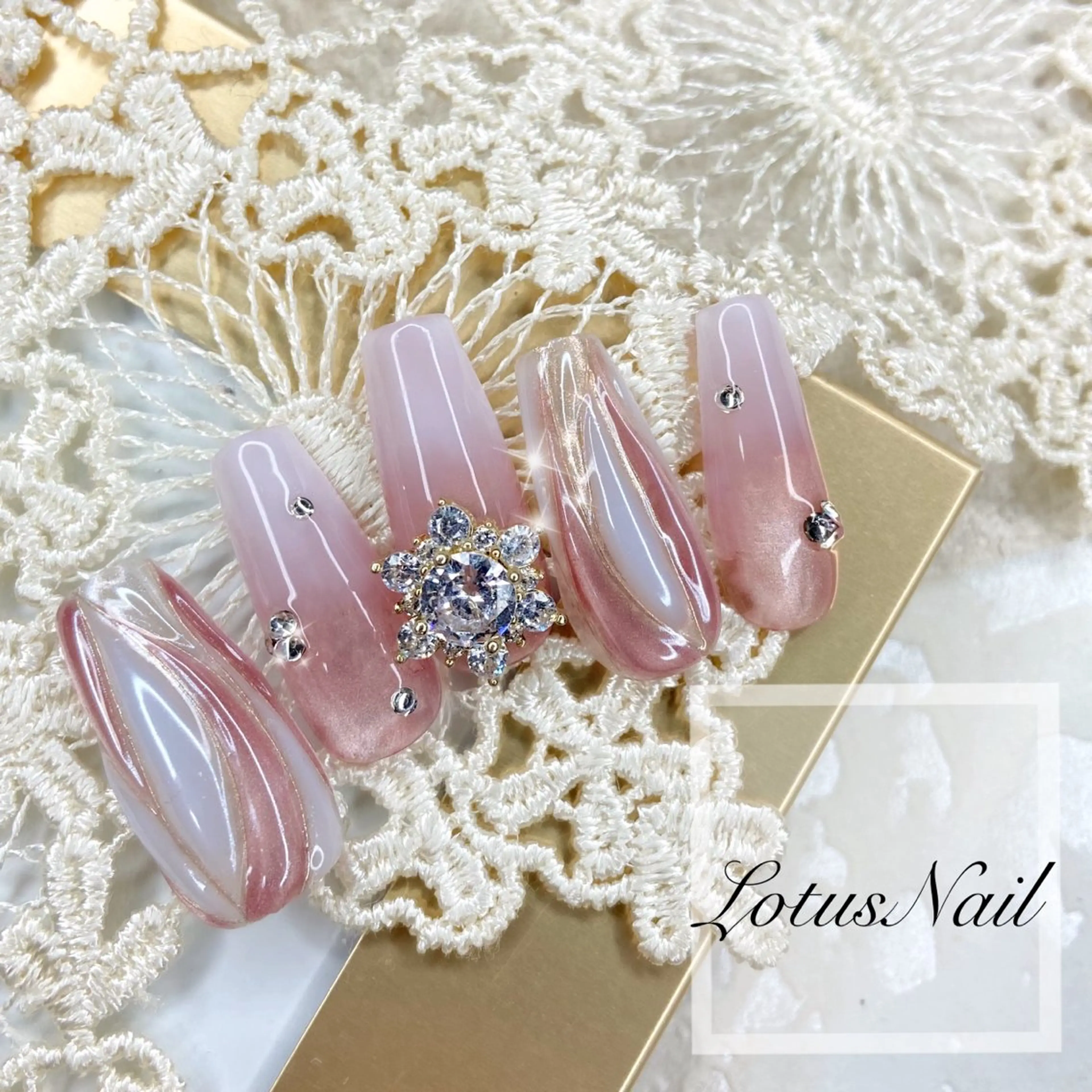 ネイル 冬ネイル Lotus Nailのネイルデザイン