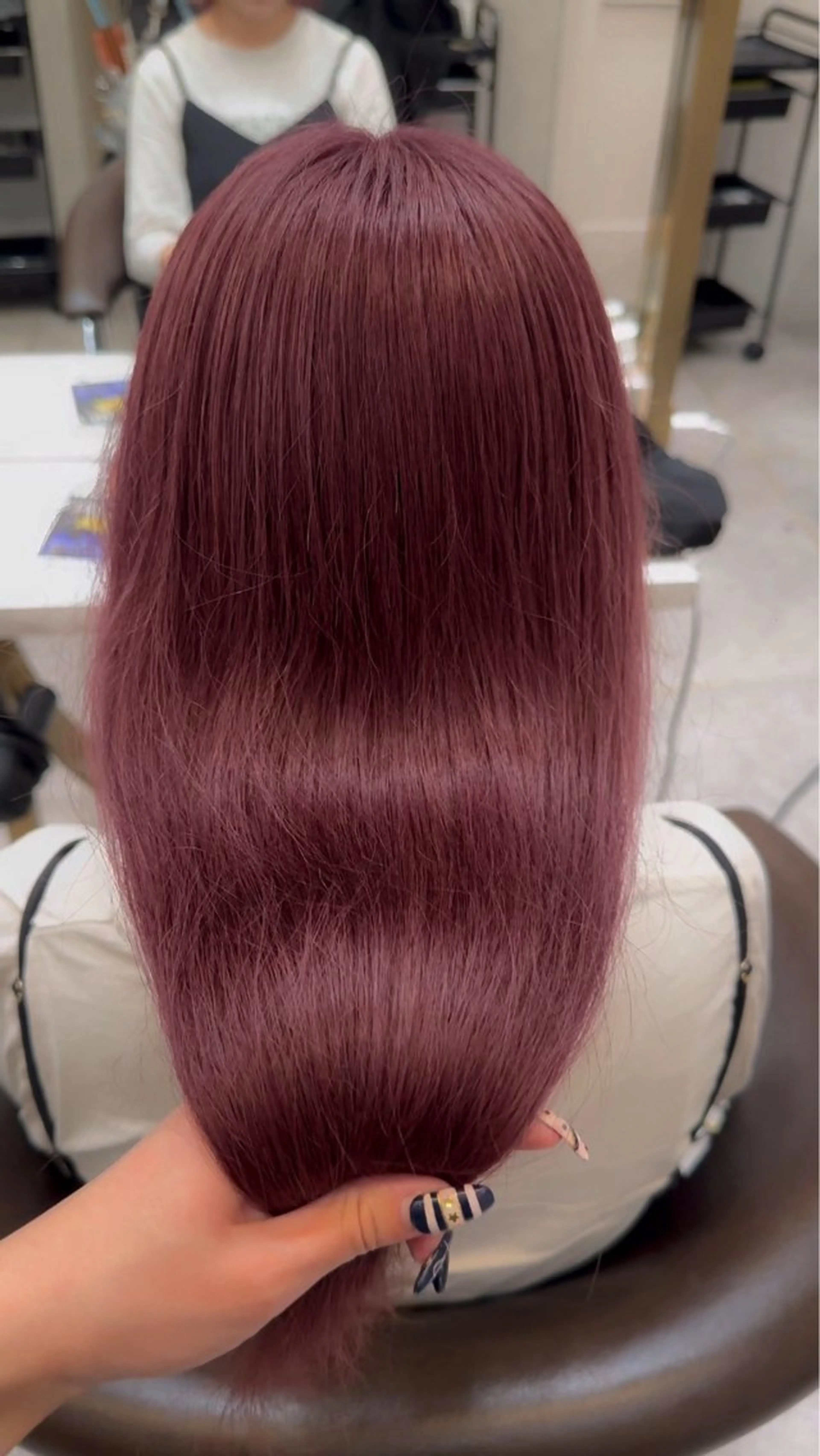 ロング ヘアカラー トリートメント Nanami / ベージュ/グレージュのヘアスタイル