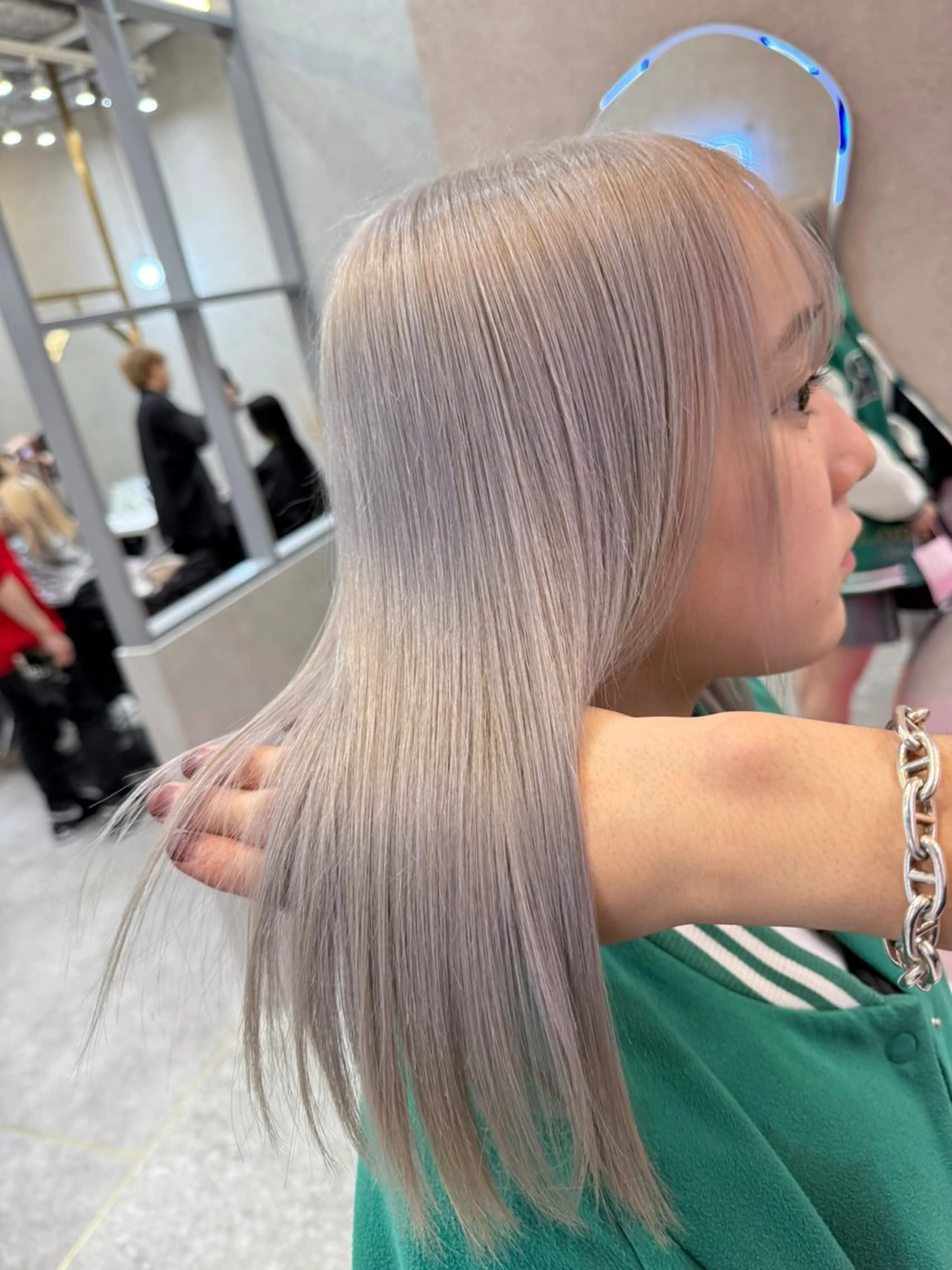 セミロング カラー ダブルカラー 韓国レイヤーKYONのヘアスタイル