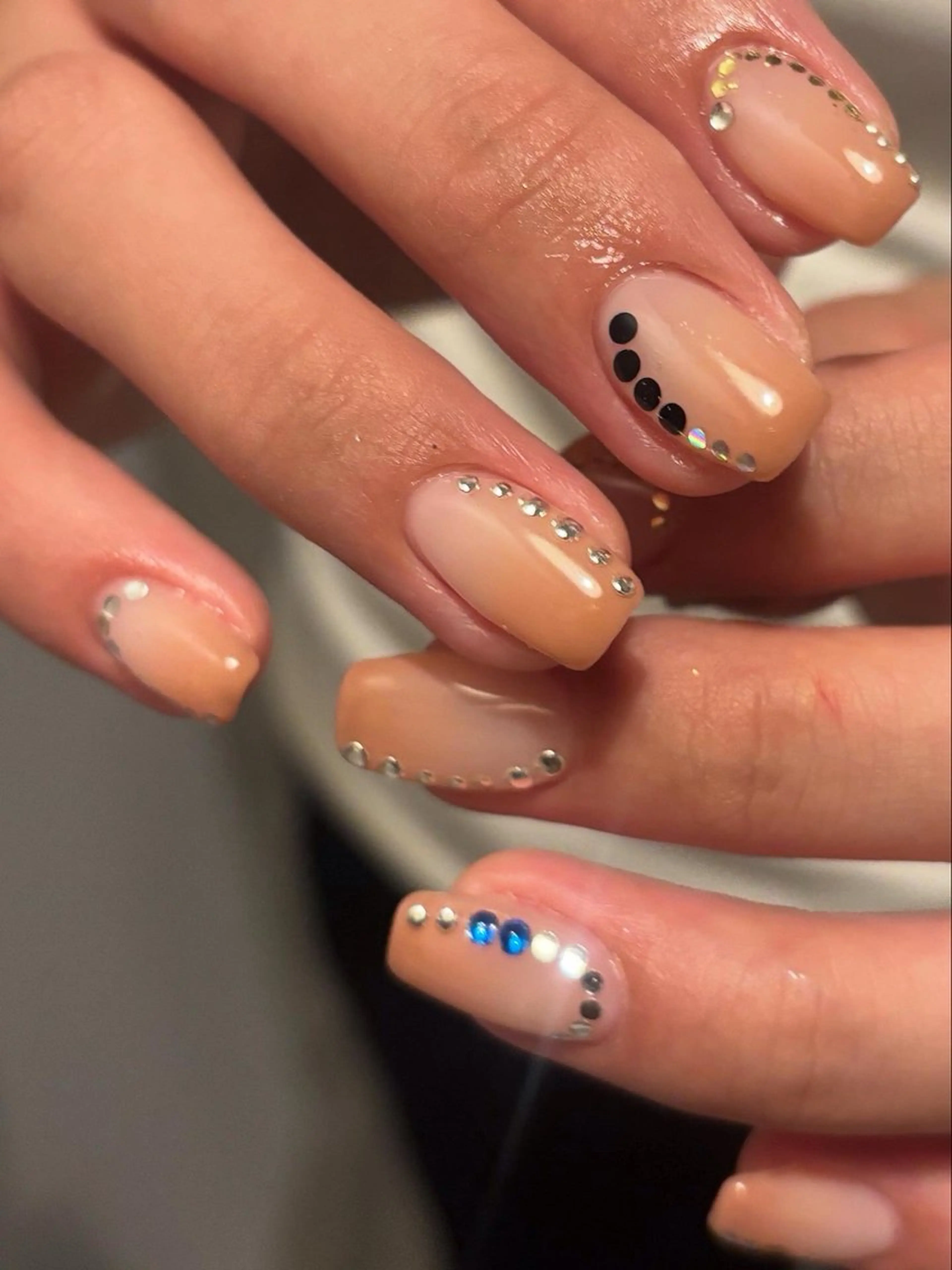 ネイル ストーンネイル ハンドネイル sister  mohawk所属・chika ／ nailのネイルデザイン