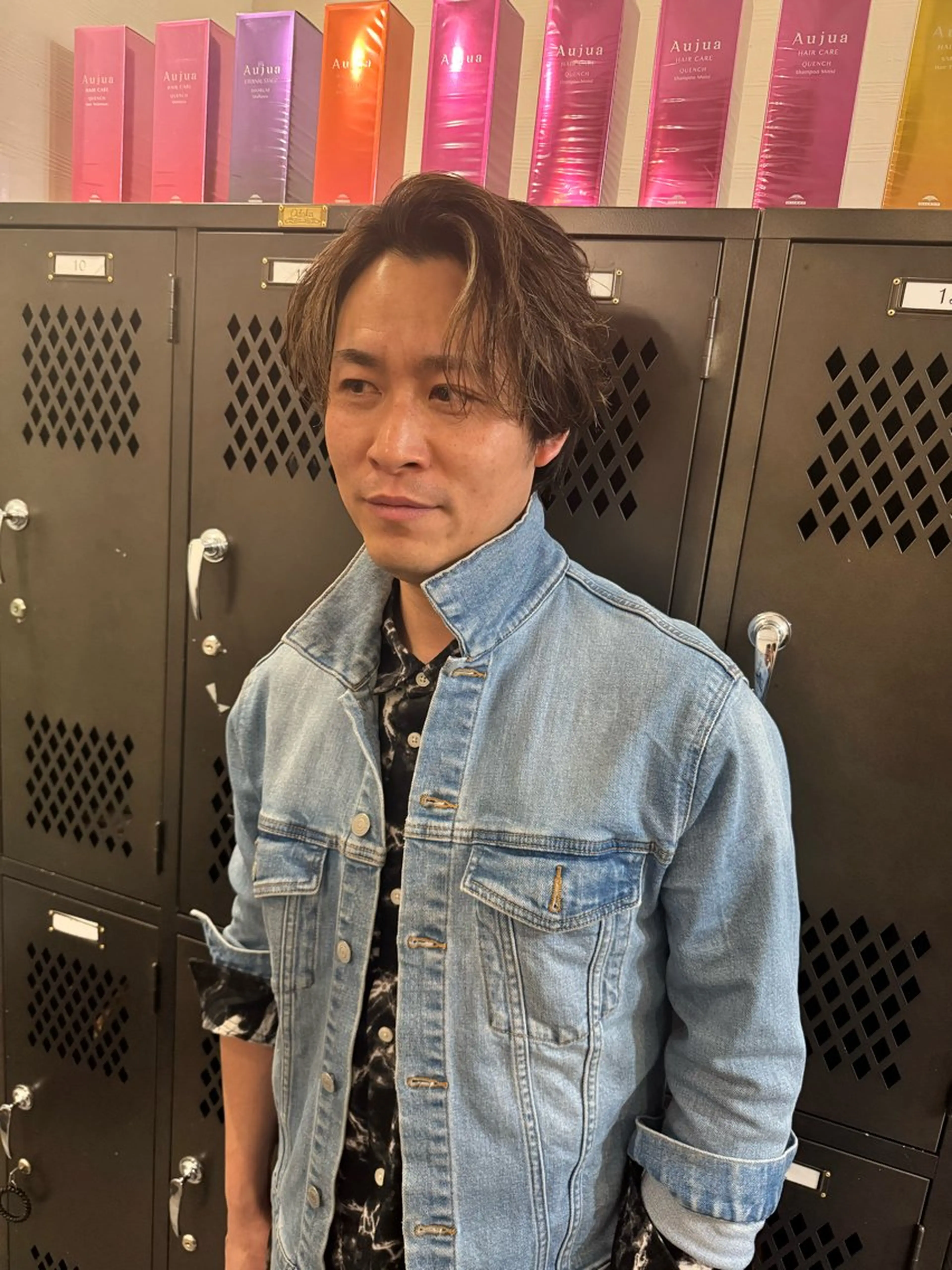 ミディアム カラー メンズ メンズハイライト ハイライトカラー ハイライト カット ヘアカラー トリートメント ヘアセット The one and only. Shizuoka所属・メンズ特化パーマ 美容師/小泉賢徒のヘアスタイル