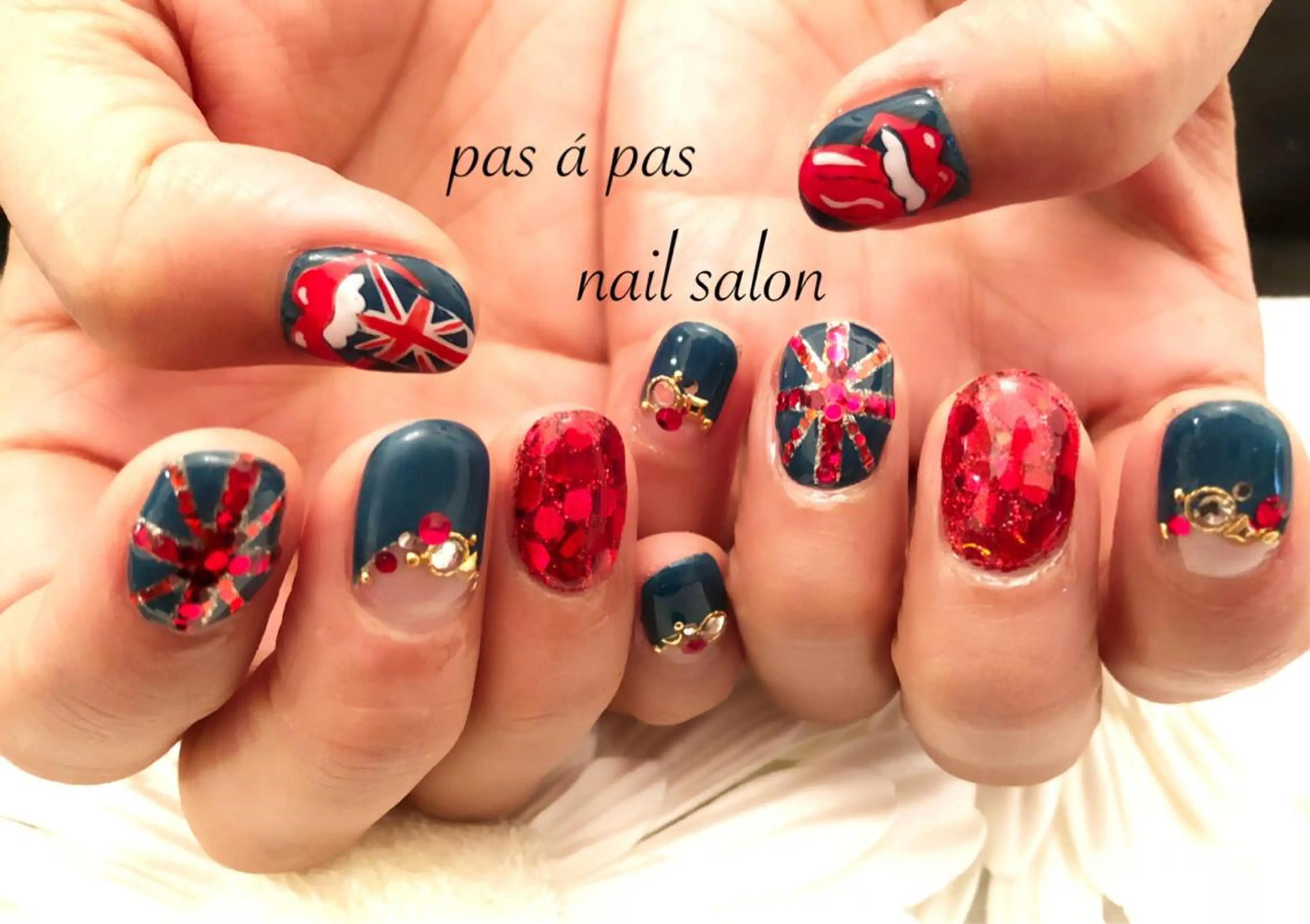 ネイル Yakko pas á pasのネイルデザイン