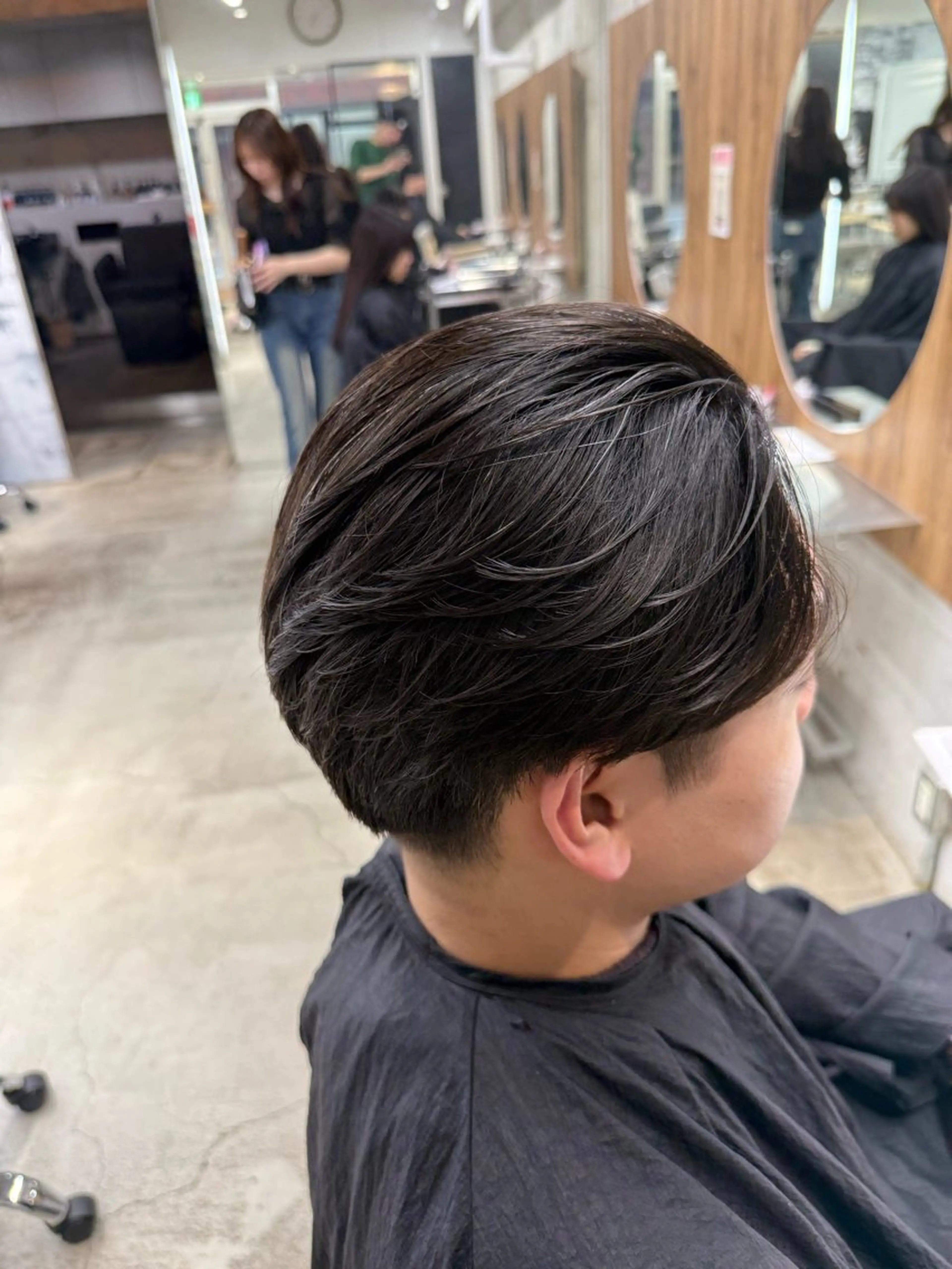 メンズ カット メンズ毛流れパーマ ブリーチSHIONのヘアスタイル