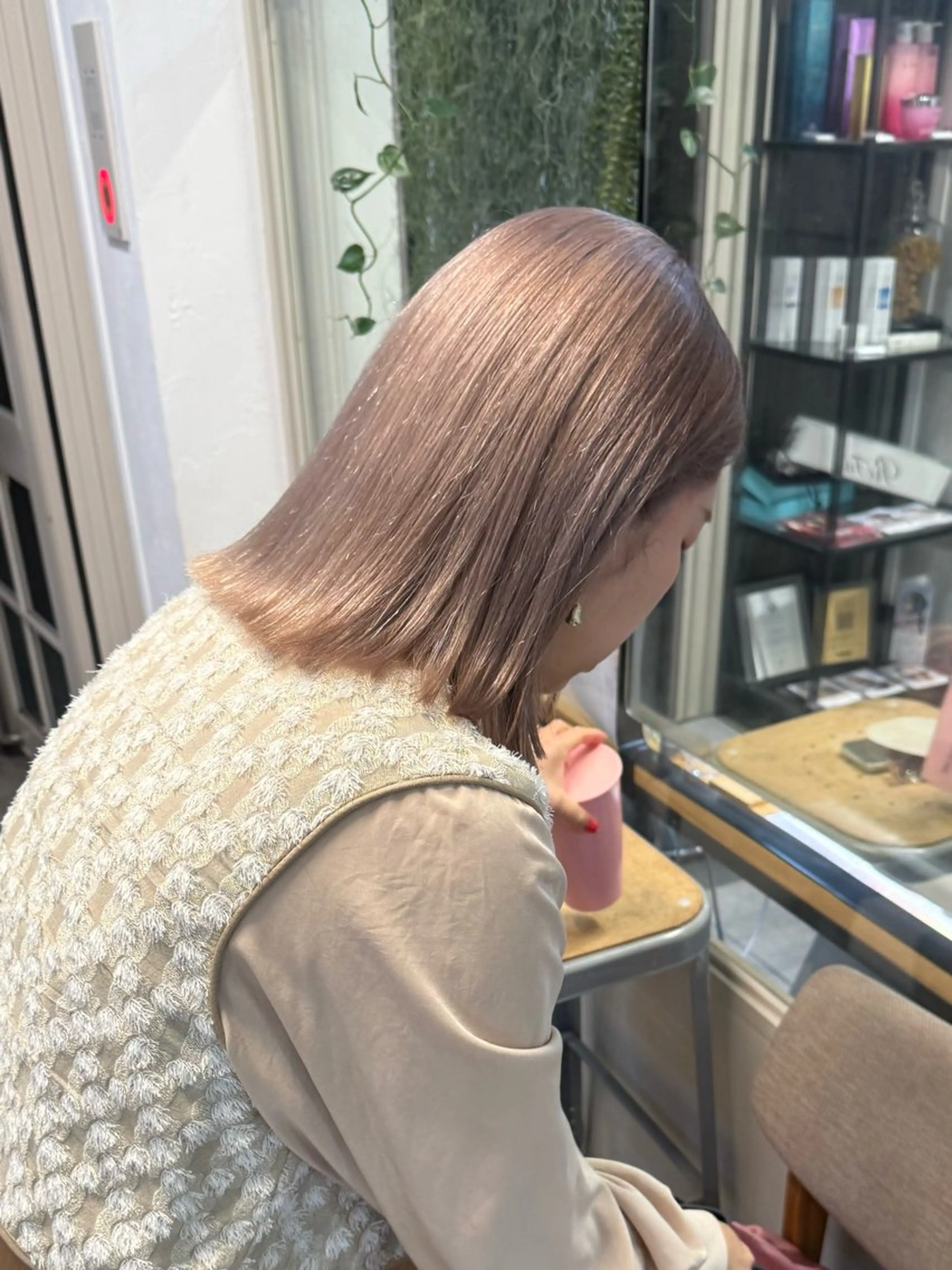 ミディアム カラー ミルクティー× グレージュMOMOのヘアスタイル