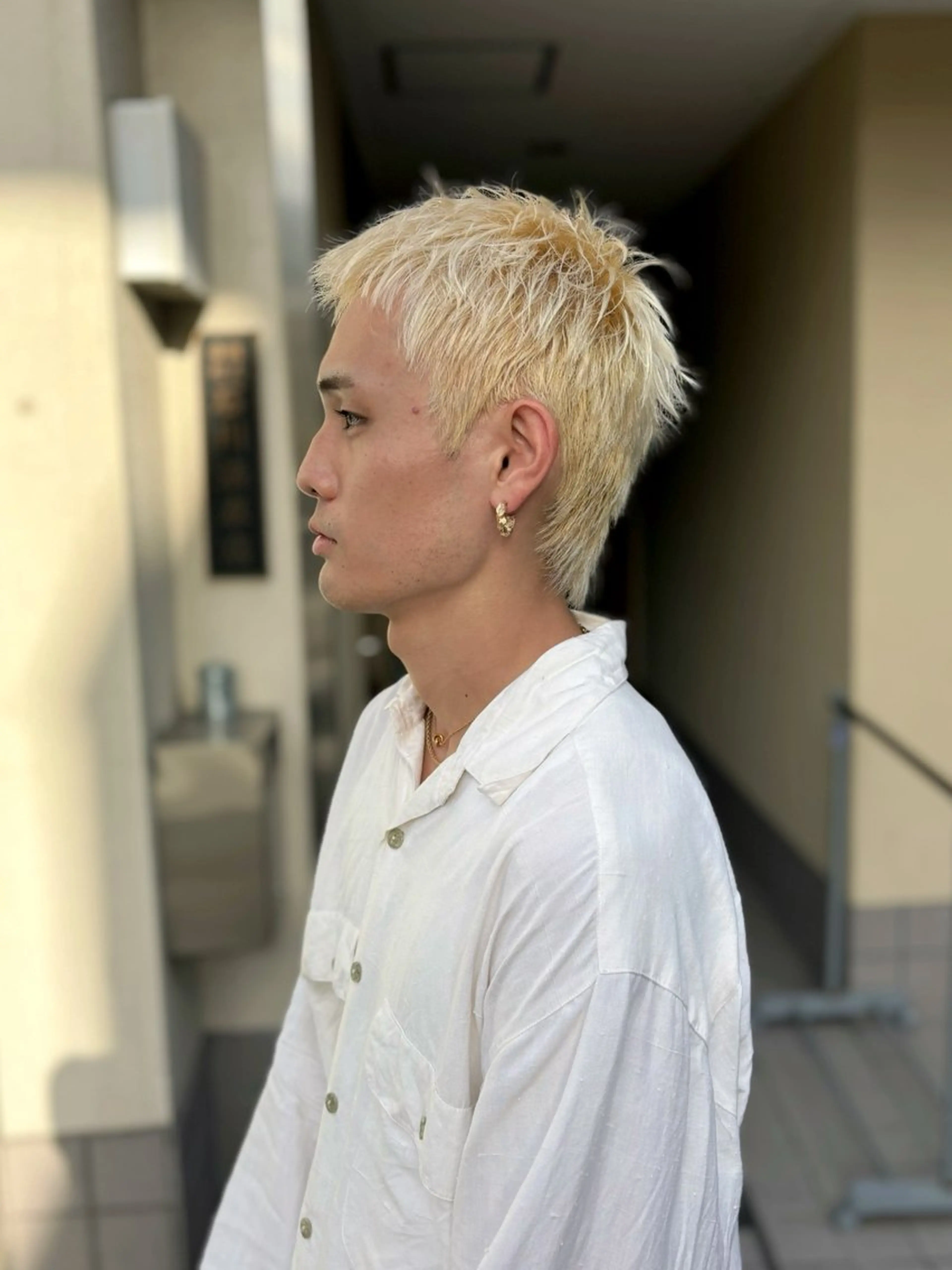 カラー メンズ メンズブリーチ スパイキーショート メンズベリーショート ブリーチ 抜きっぱなしブロンド カット ヘアカラー darts所属・マツダ レンのヘアスタイル