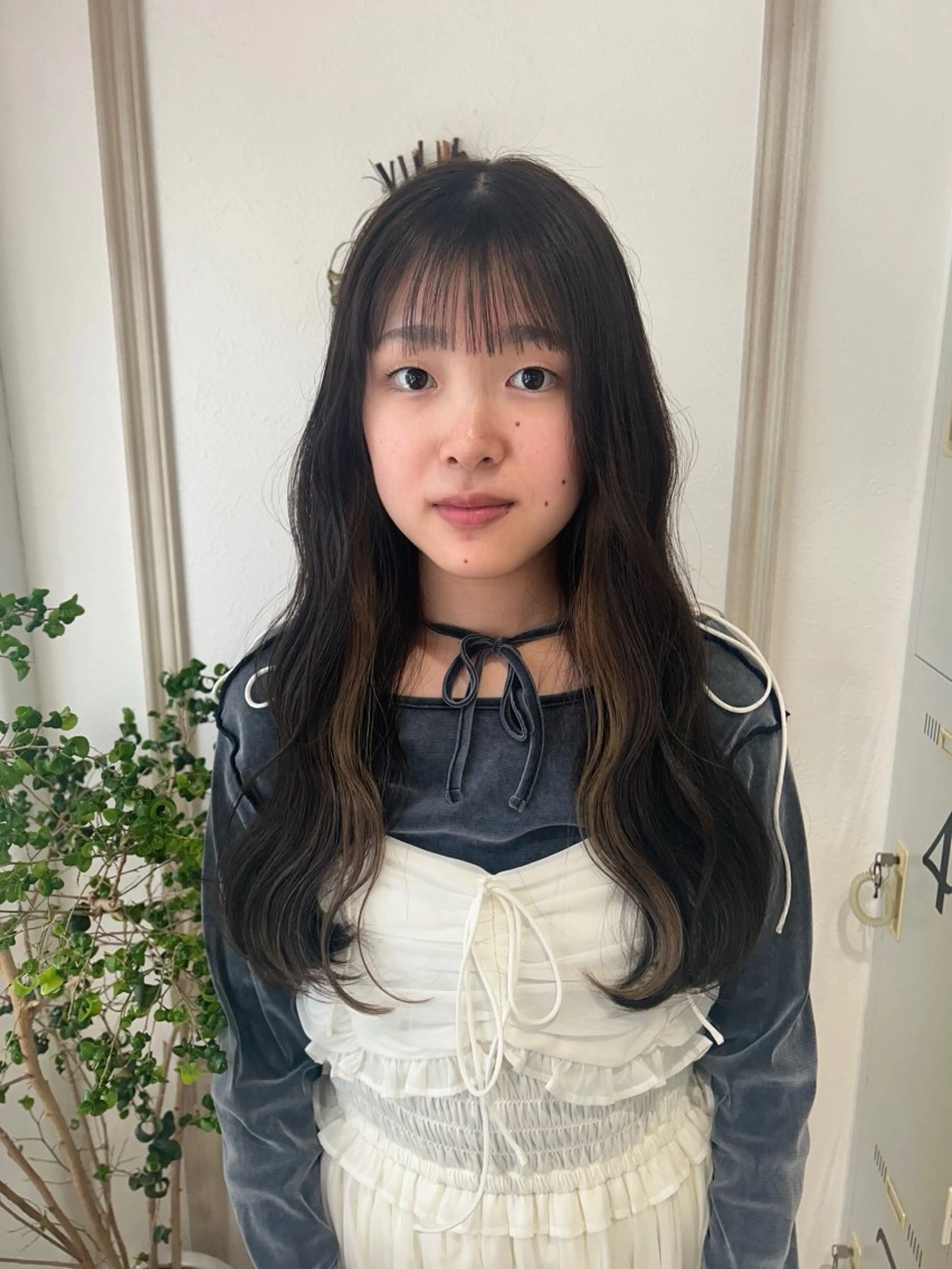 ロング カラー アッシュ アッシュグレー ブリーチ インナーカラー オレンジ merc.🌿💚 八幡真衣のヘアスタイル