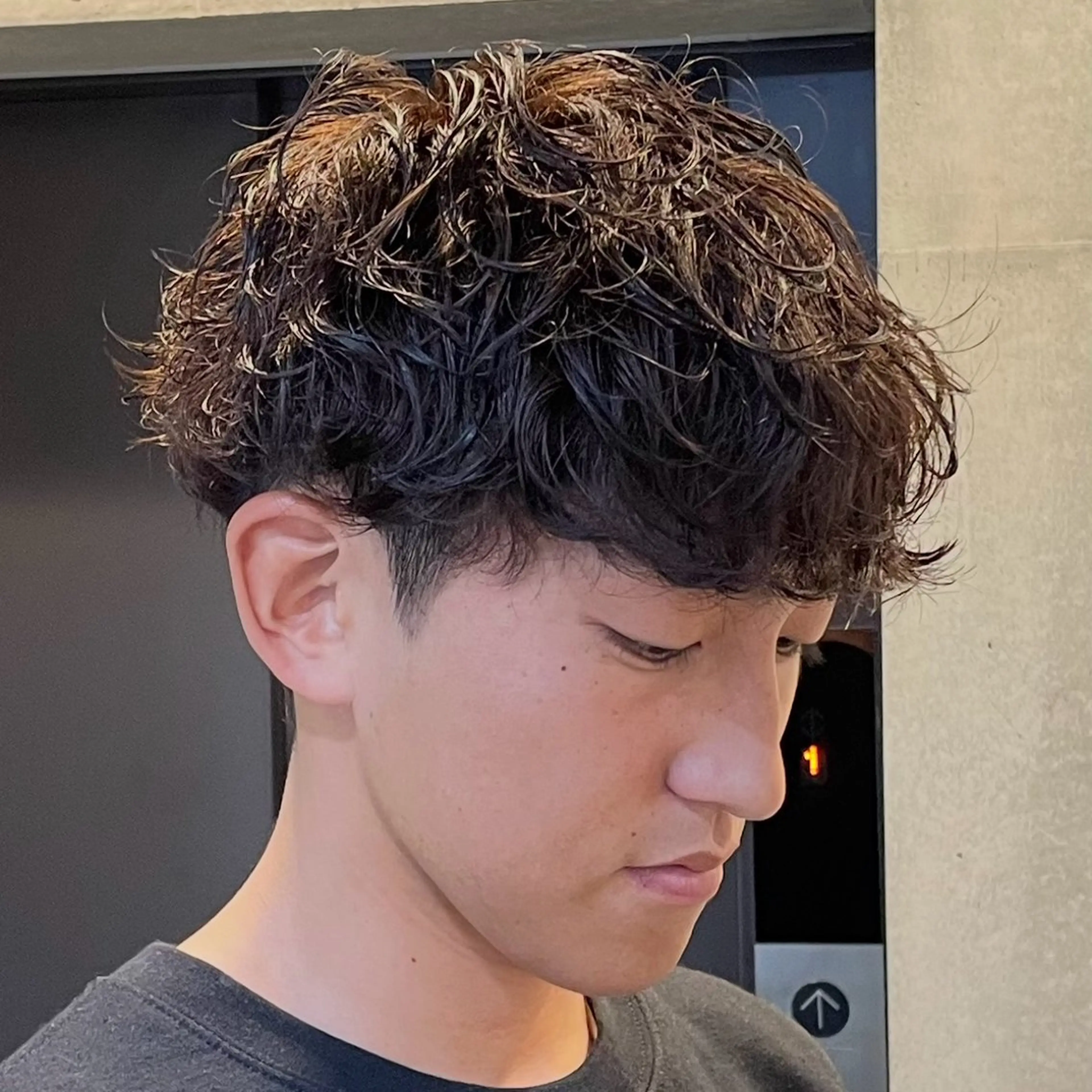 ショート パーマ メンズ メンズパーマ 波巻きパーマ ニュアンスパーマ カット パーマ 中崎町メンズパーマ/ シャドウ/山下拓実のヘアスタイル