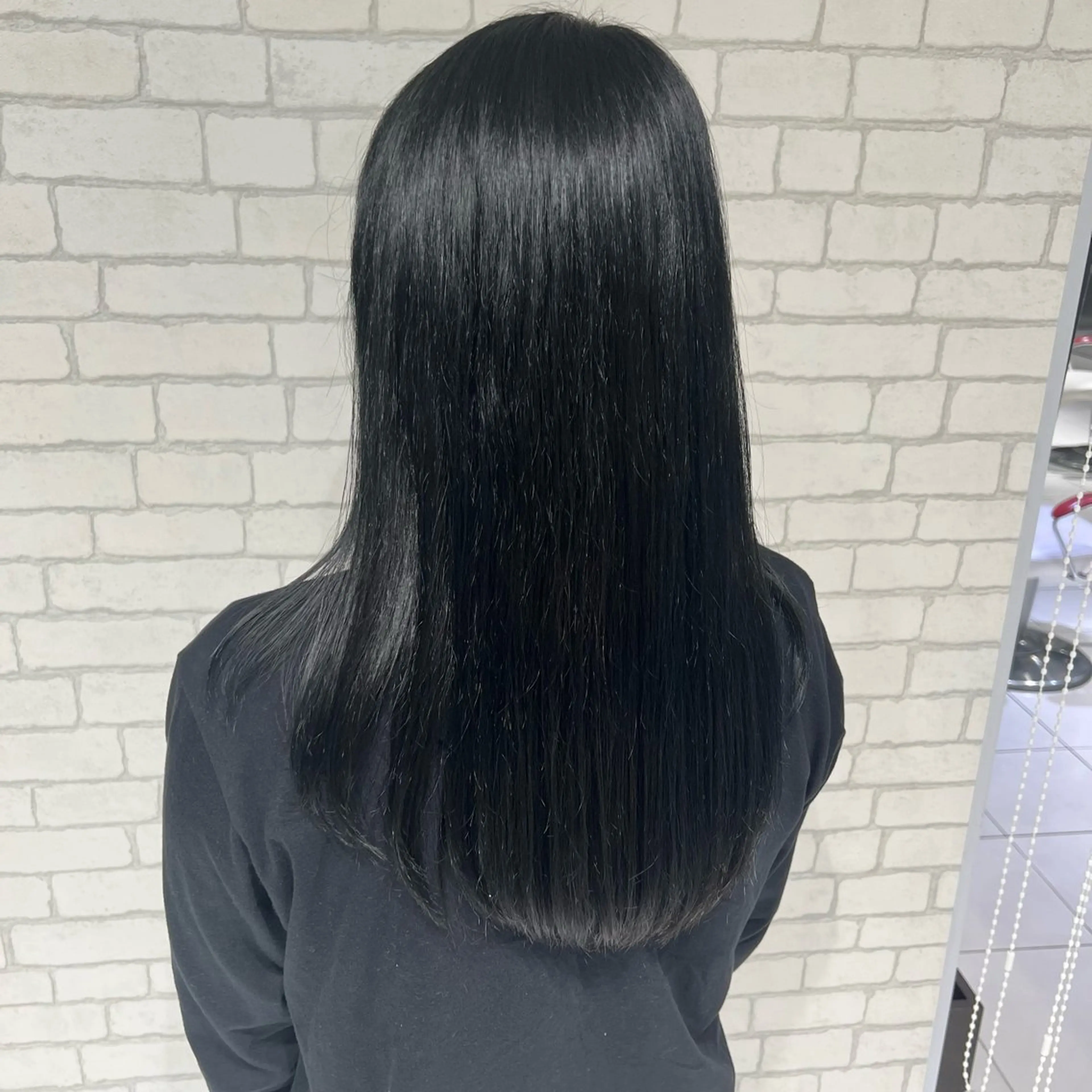 カラー 黒髪 ブリーチ ブルーカラー ブルーブラック ブリーチなしカラー あおう あすかのヘアスタイル