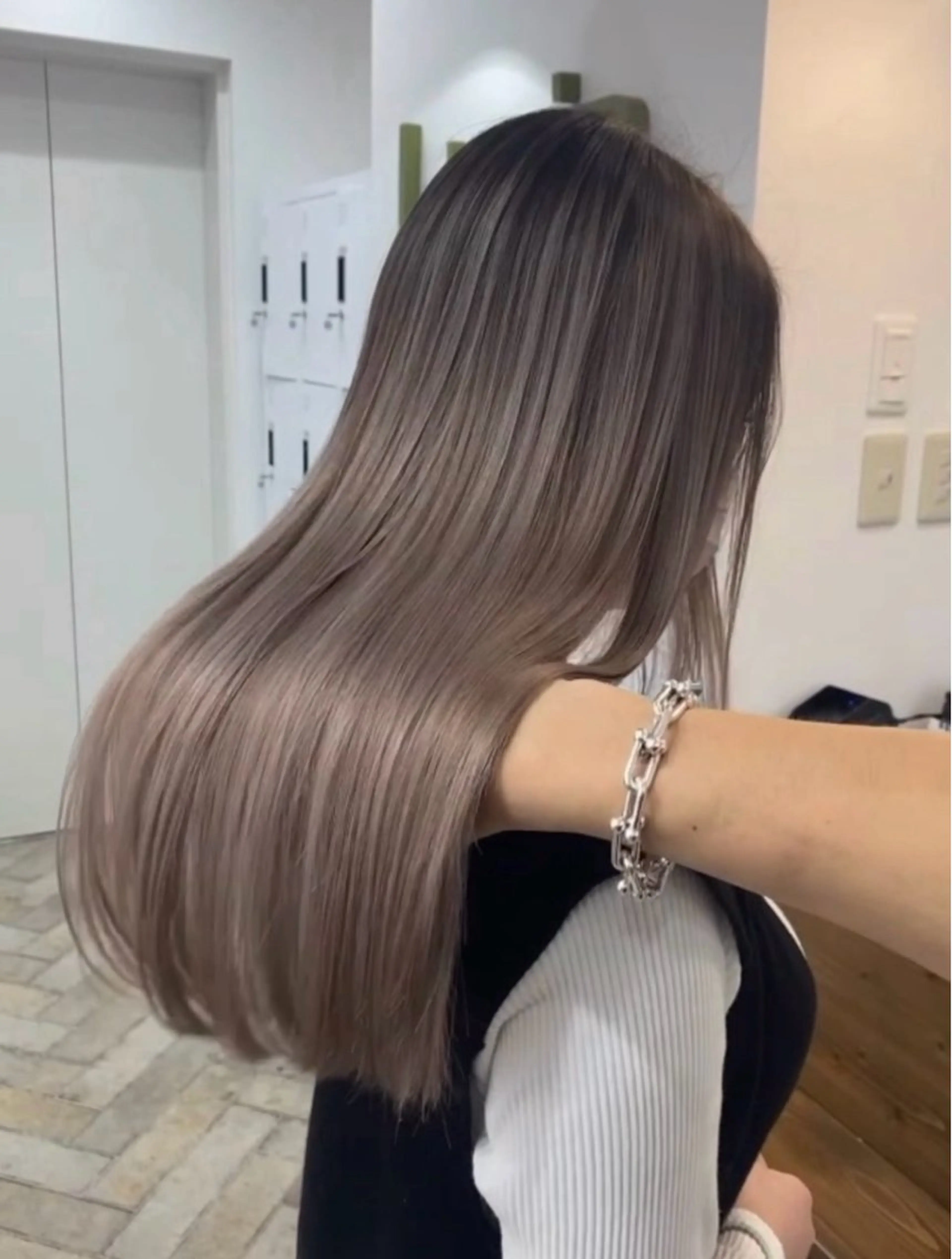 ロング カラー ヘアカラー ハイライト、レイヤー カット/西梅田/中西のヘアスタイル