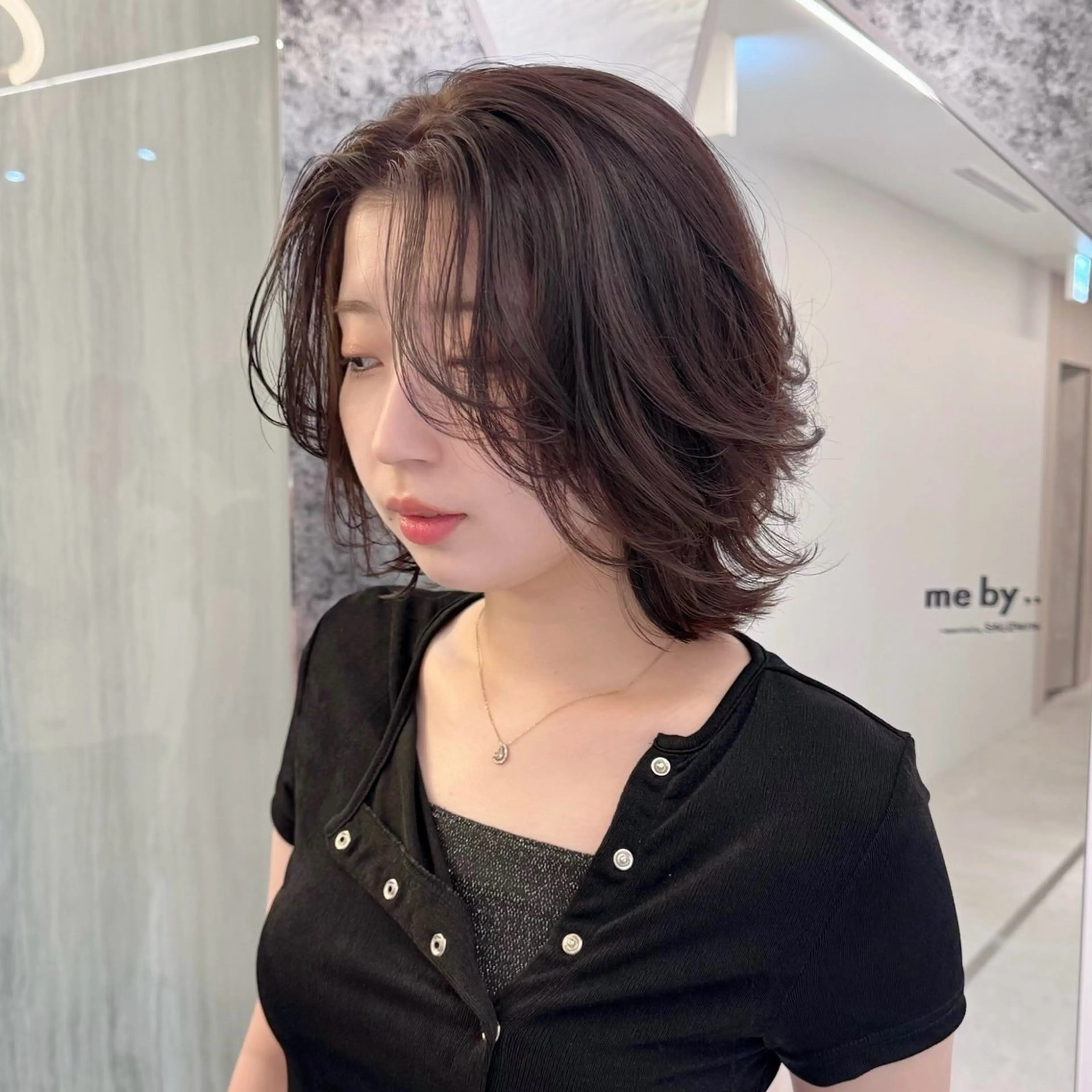 ミディアム カット トリートメント foto所属・𝐁𝐋𝐔𝐄𝐓 /カット特化/荒井のヘアスタイル