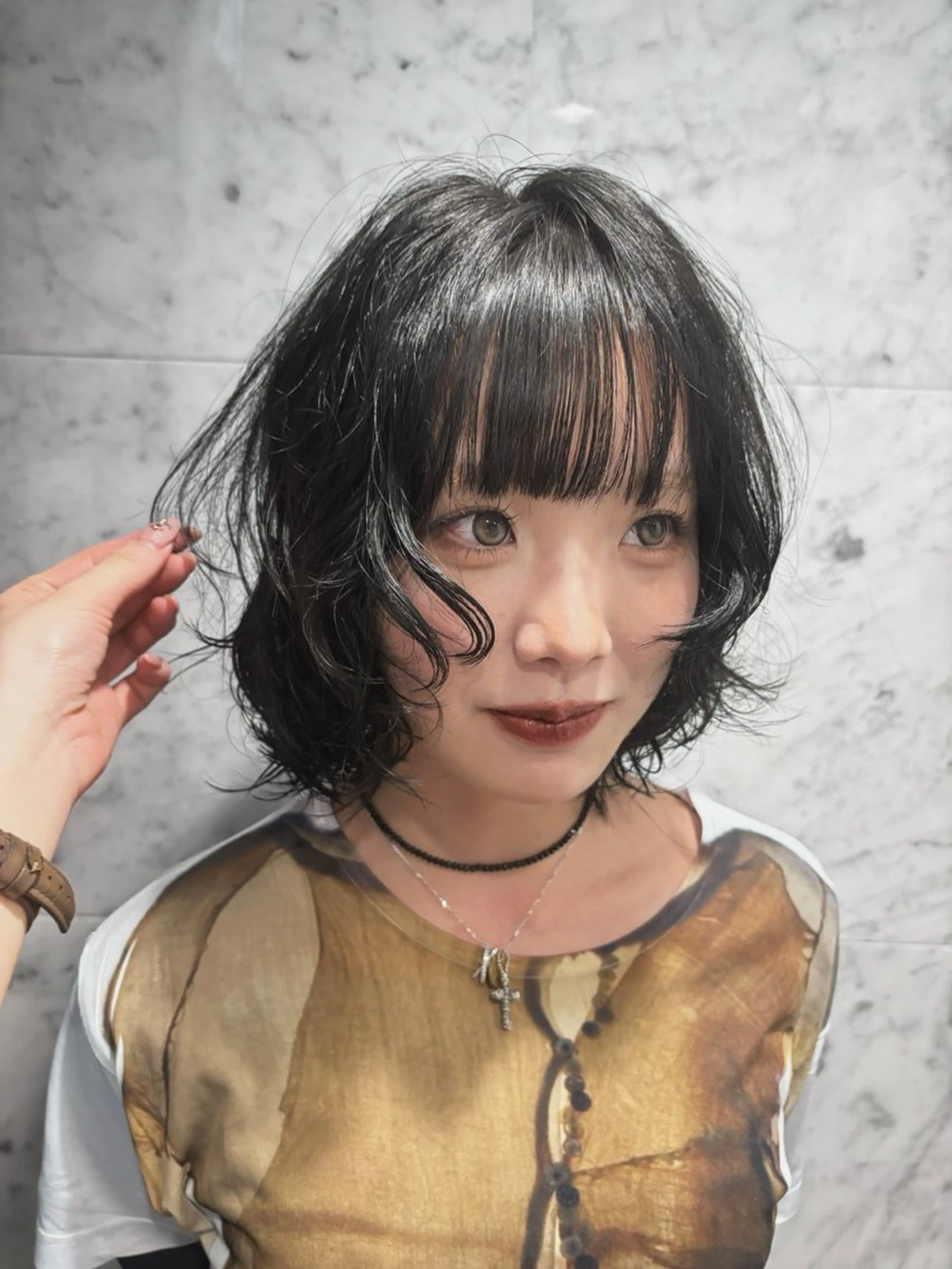 ショート カラー 黒髪 ブルーカラー ブルーブラック hachiyama rinaのヘアスタイル