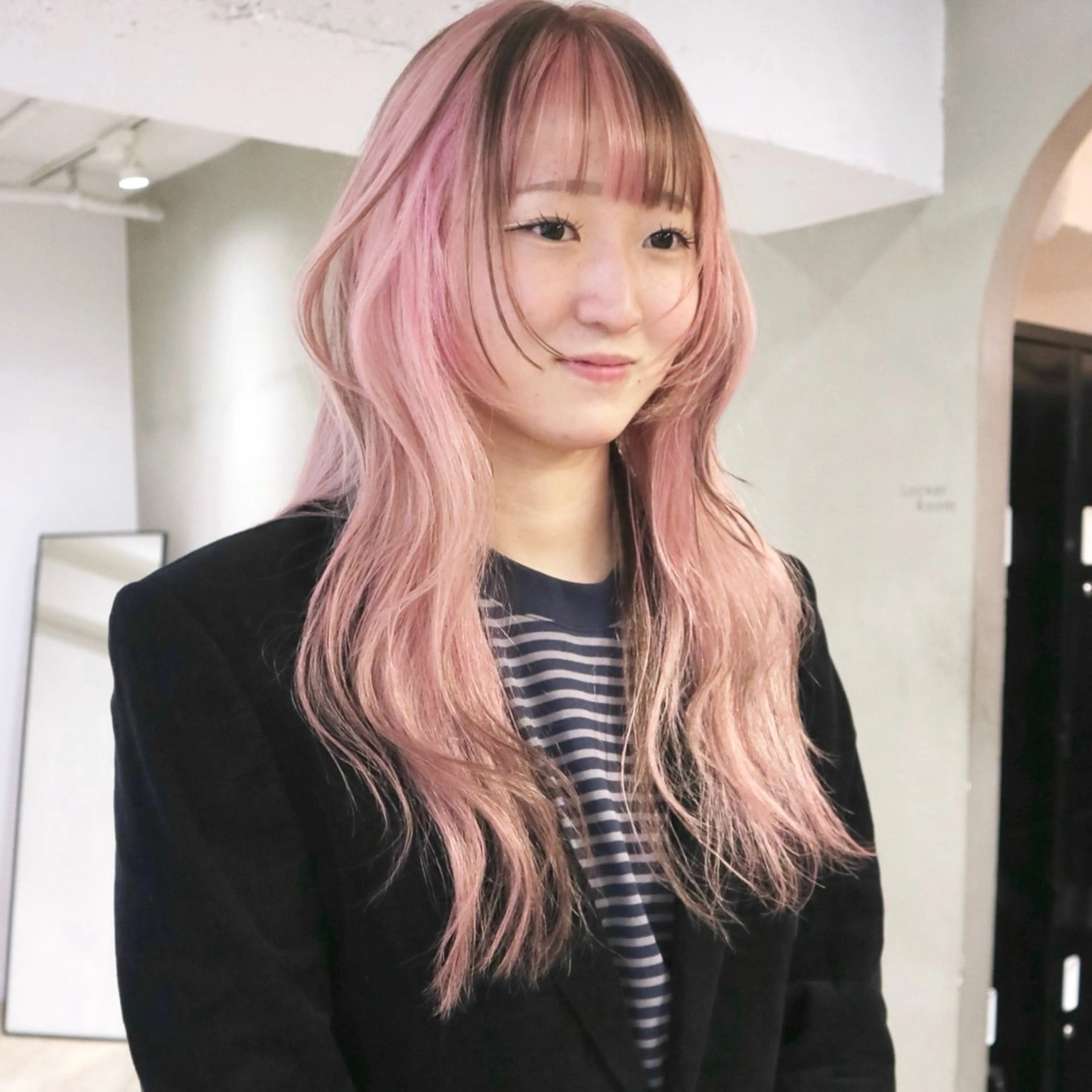 ロング カラー ブリーチ デザインカラー ハイライトカラー ハイトーンカラー ピンクカラー カット ヘアカラー トリートメント レイヤーカット/栄/ 顔周り/キトウモエノのヘアスタイル