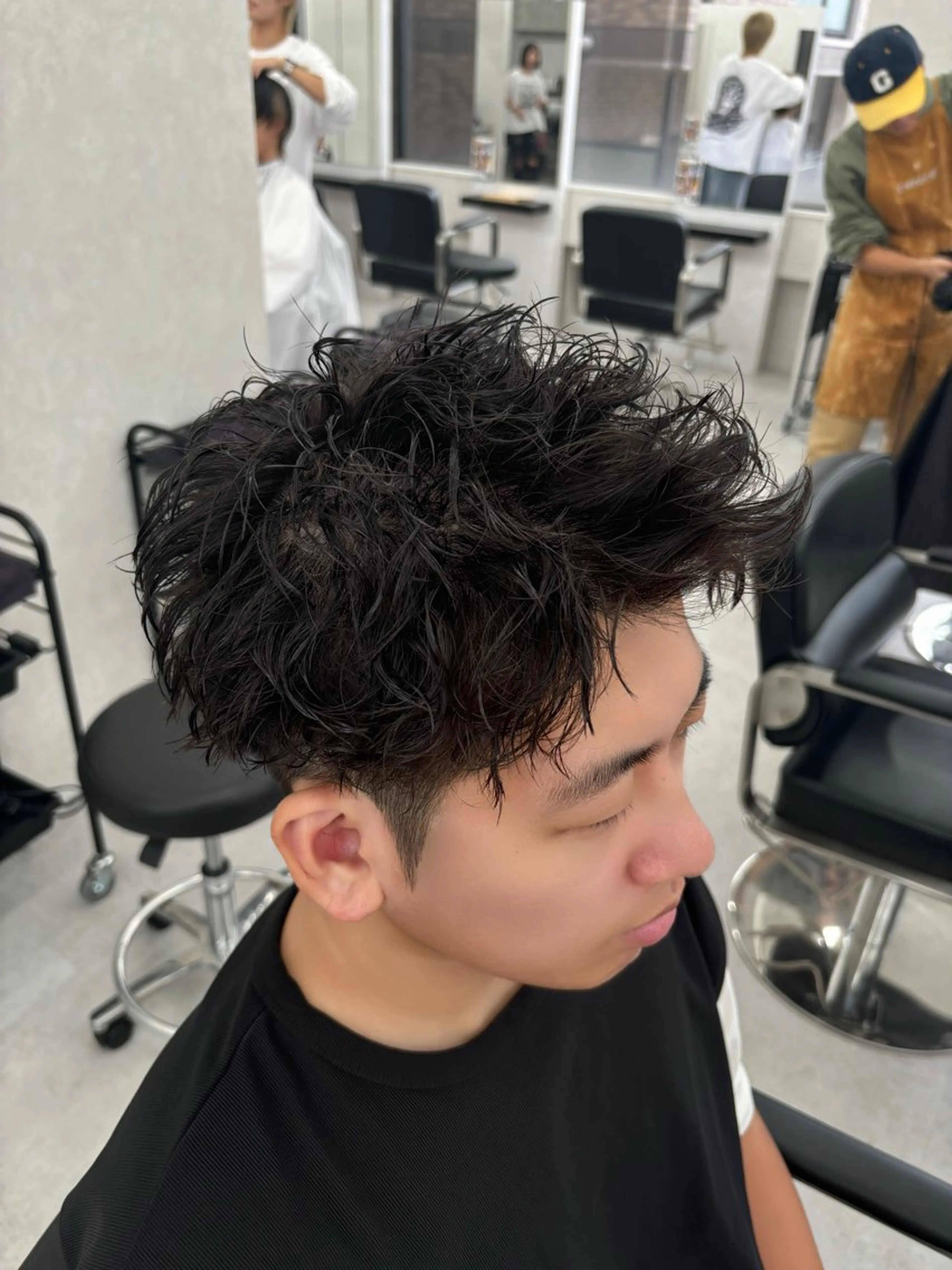 ショート パーマ メンズ メンズパーマ ツイストスパイラルパーマ ショートヘア スパイラルパーマ カット パーマ 岩井 虎大郎のヘアスタイル