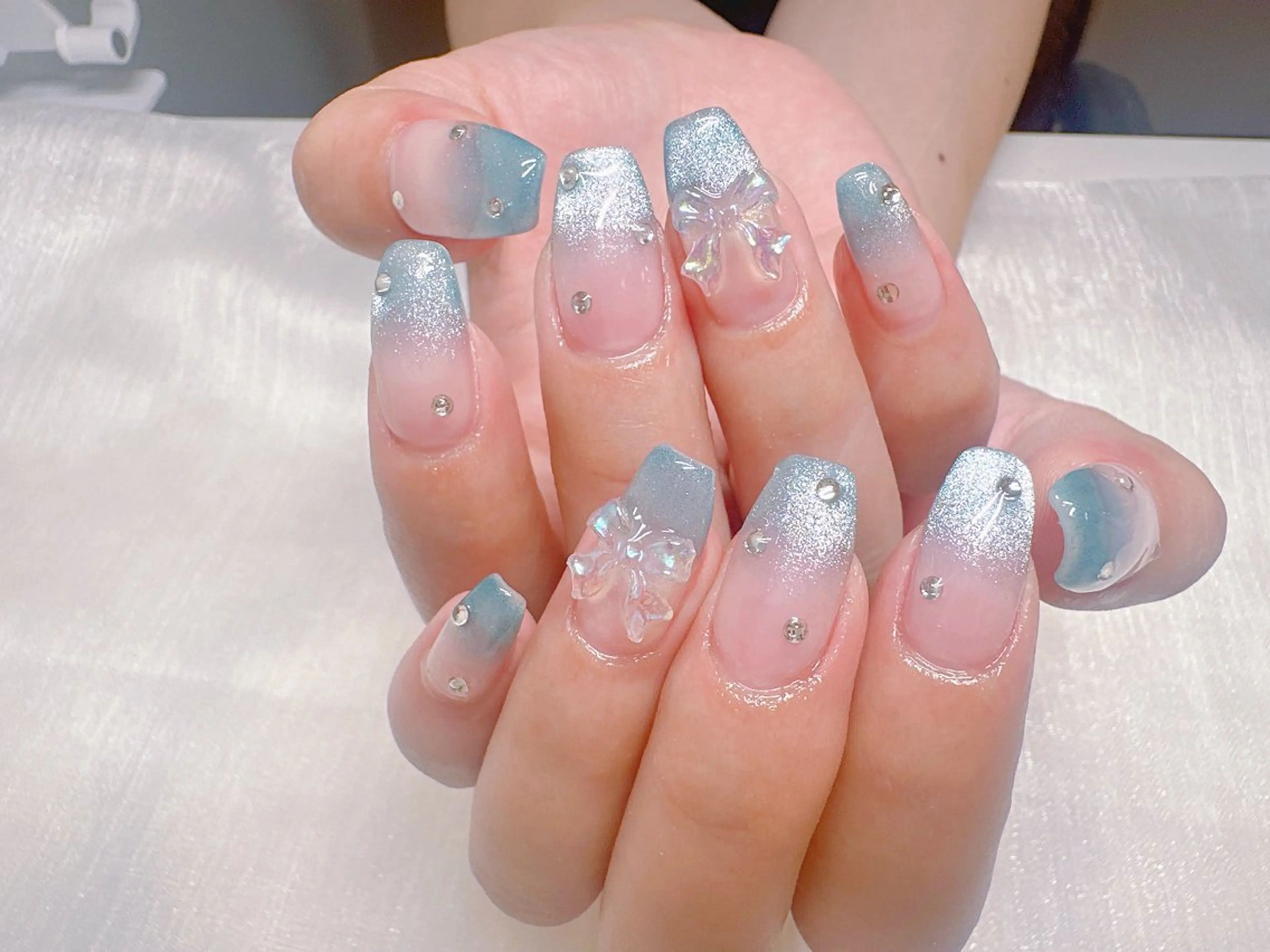 ネイル フレンチネイル マグネットネイル マグネットフレンチ リボン ハンドネイル MO MO🐻のネイルデザイン