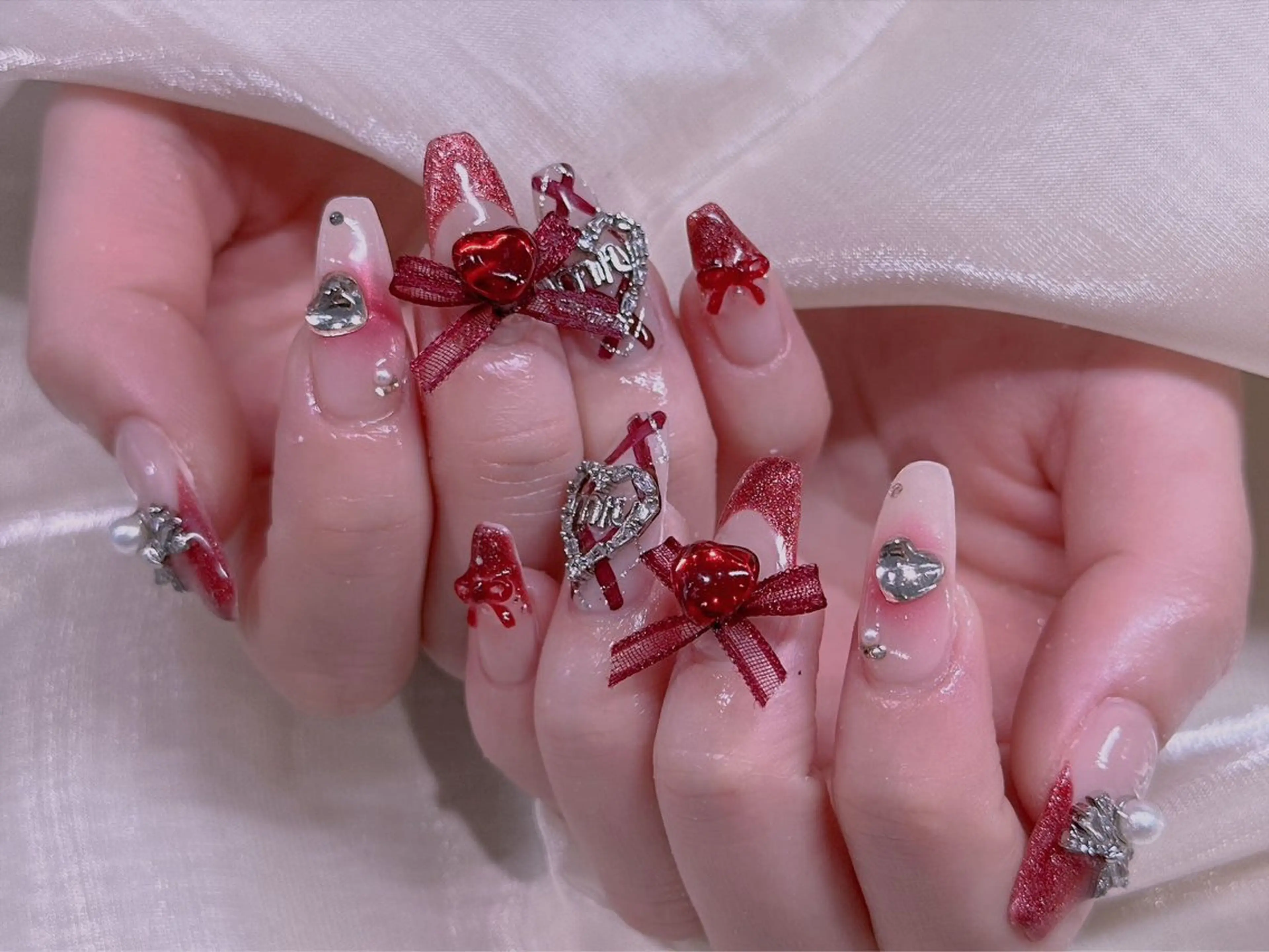 ネイル ブルー チークネイル フレンチネイル ハート ホログラムネイル ハンドネイル 美爪パラジェル導入店 Sunnilyのネイルデザイン