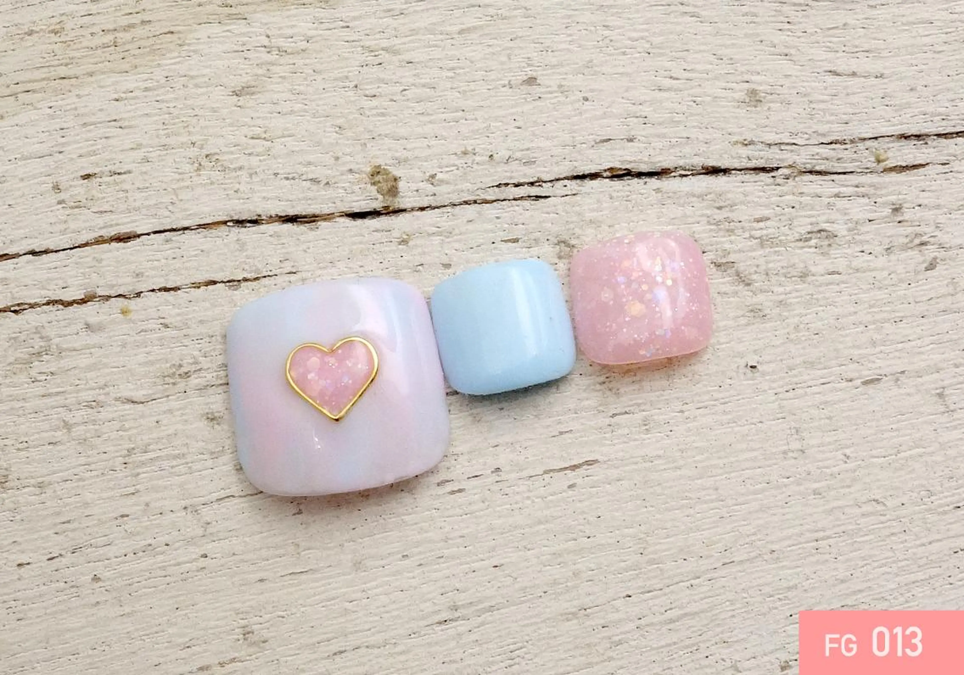 ネイル フットネイル ゴールド ネイル nanのネイルデザイン