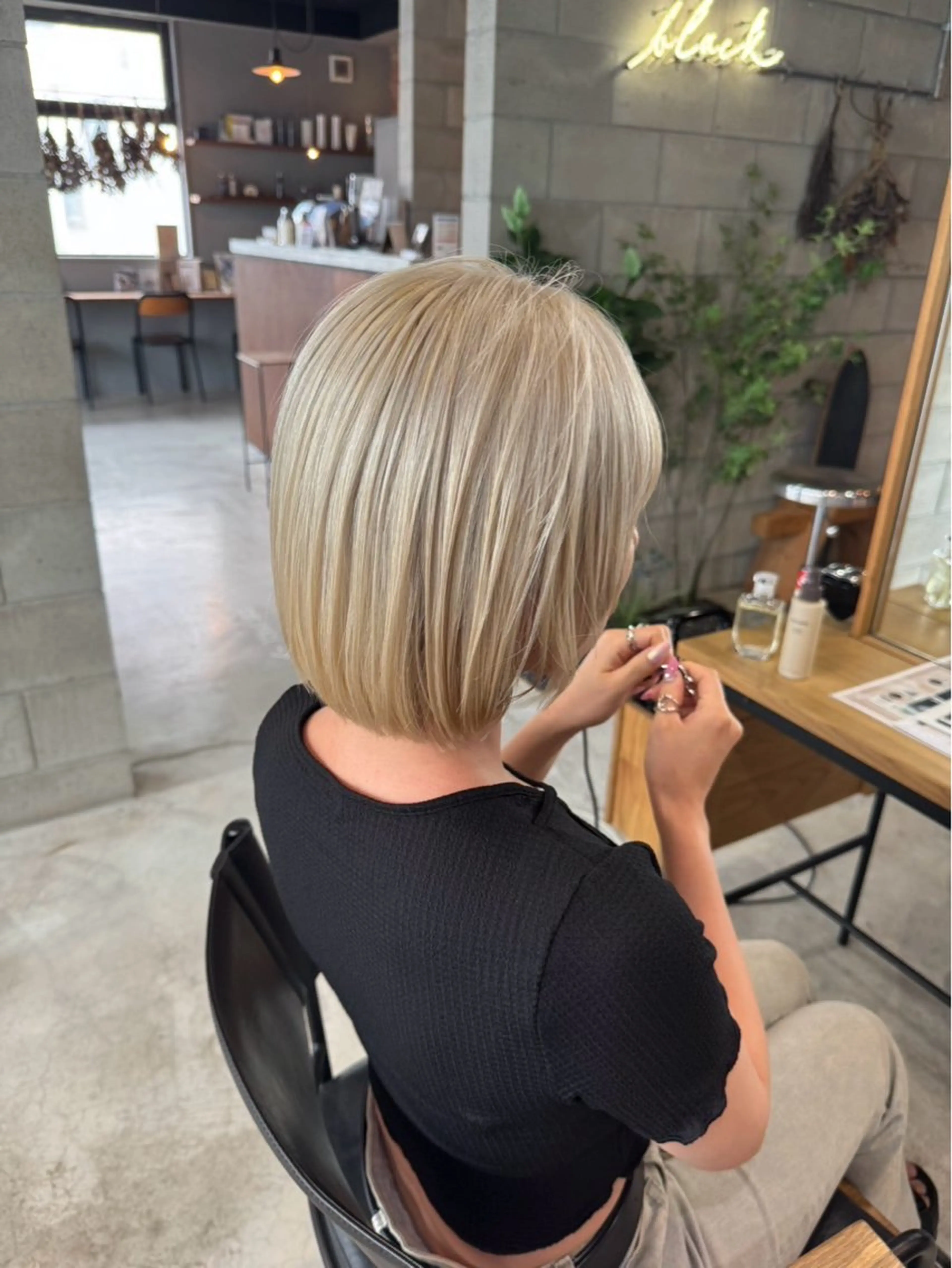 ショート カラー ヘアカラー ✨ハイトーン/暗髪/ ハイライト/松岡✨のヘアスタイル