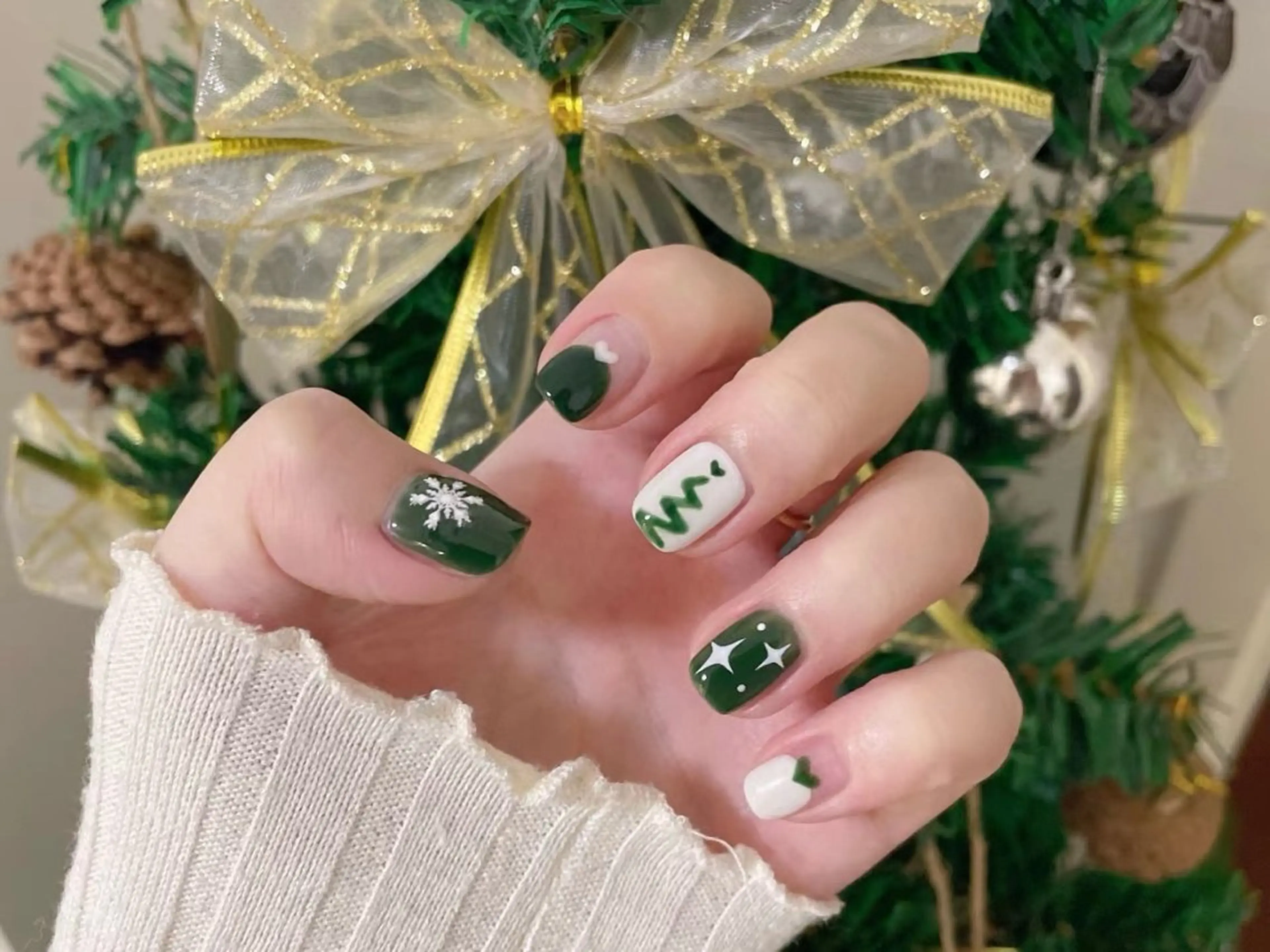 ネイル 長さ出し フットネイル フレンチネイル ジェルネイル ガーリー ハンドネイル NYネイルサロン 千葉中央店所属・NYネイルサロン 千葉中央店のネイルデザイン