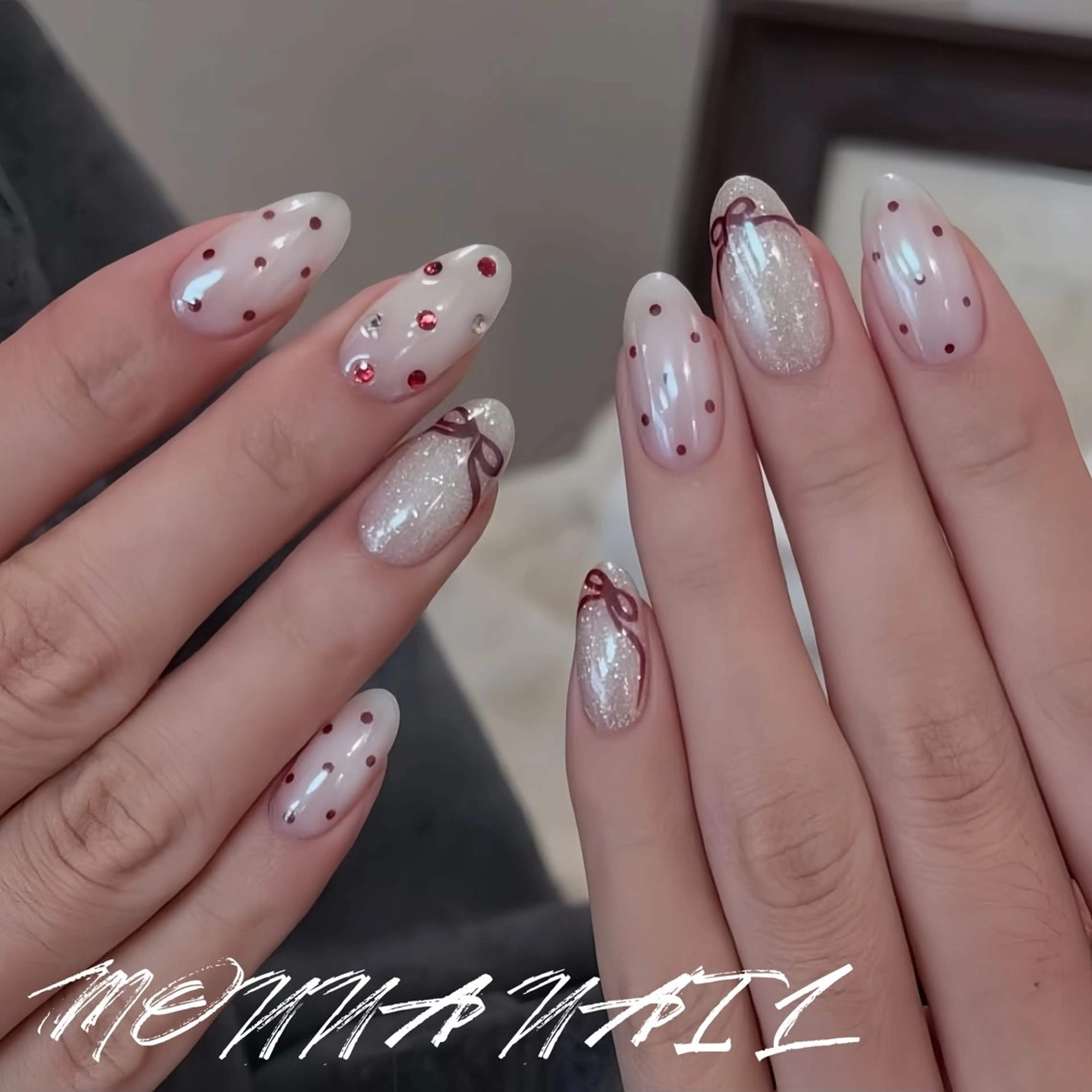 ネイル アートネイル ボルドー ドット ガーリー グラデーション ハンドネイル モンナ CCのネイルデザイン