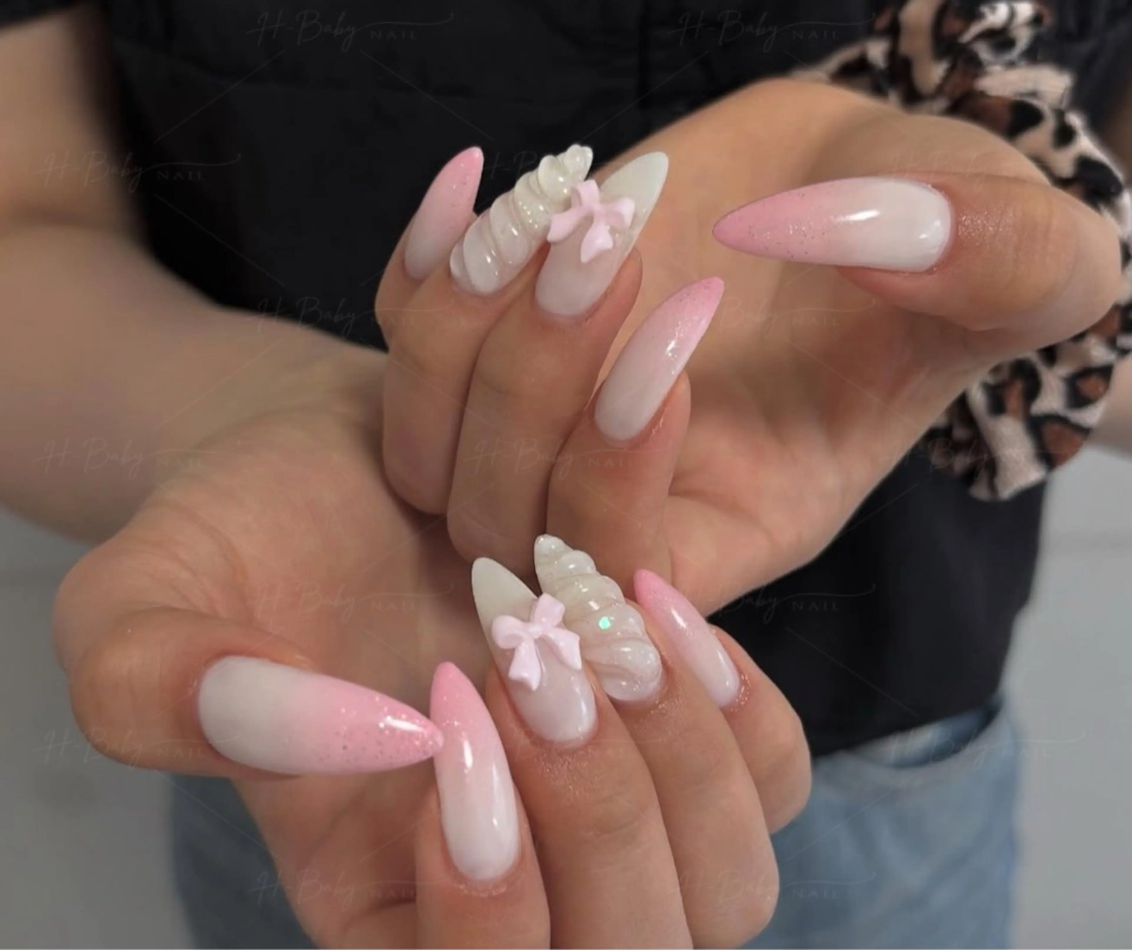 ネイル フレンチネイル ジェルネイル ガラスフレンチ ハロウィン ハート H.baby Nail Salonのネイルデザイン