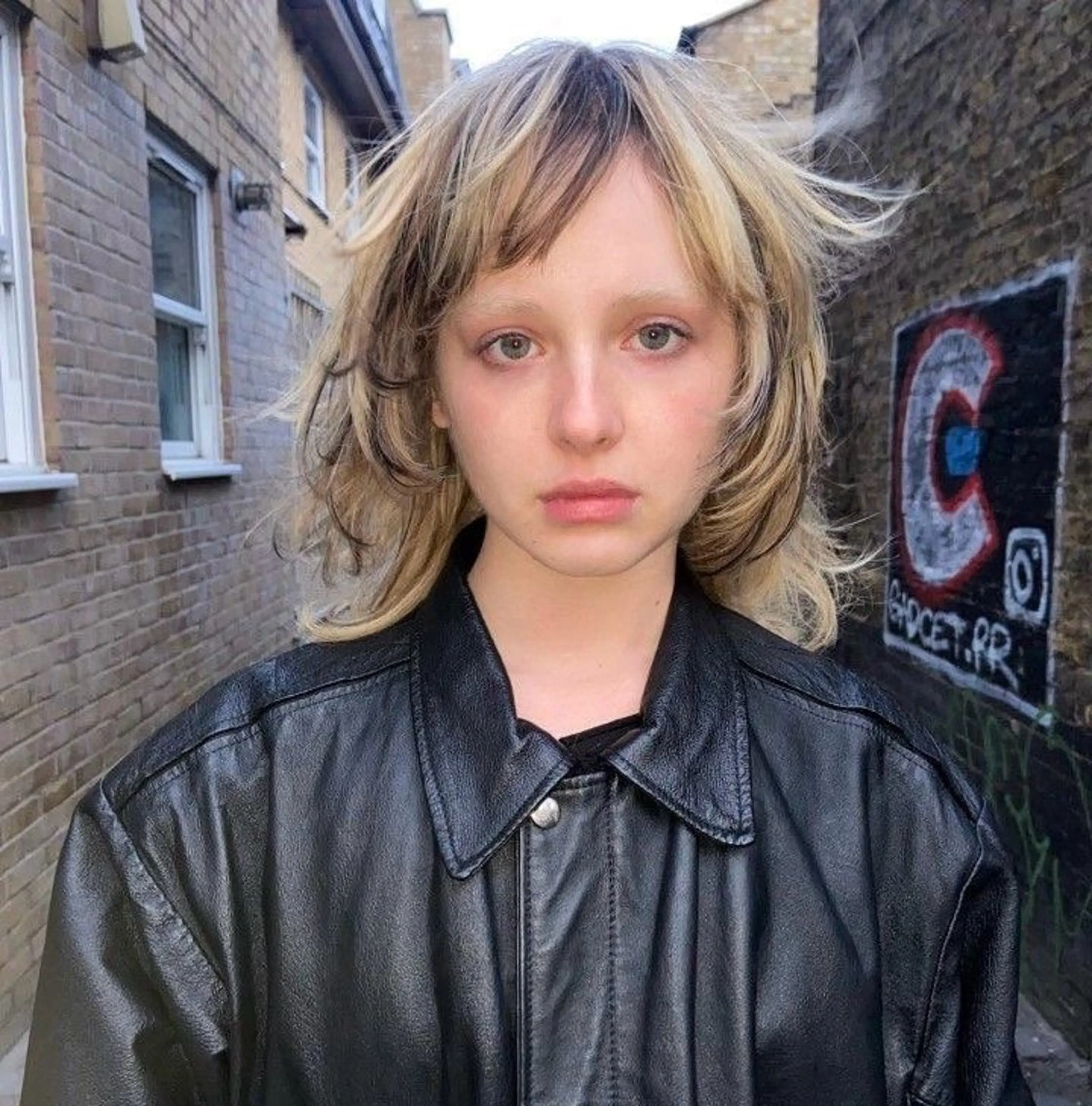 ミディアム カラー ヘアカラー トリートメント 楪 yuzuriha所属・Saaya/レイヤー /ブリーチ/ブロンドのヘアスタイル