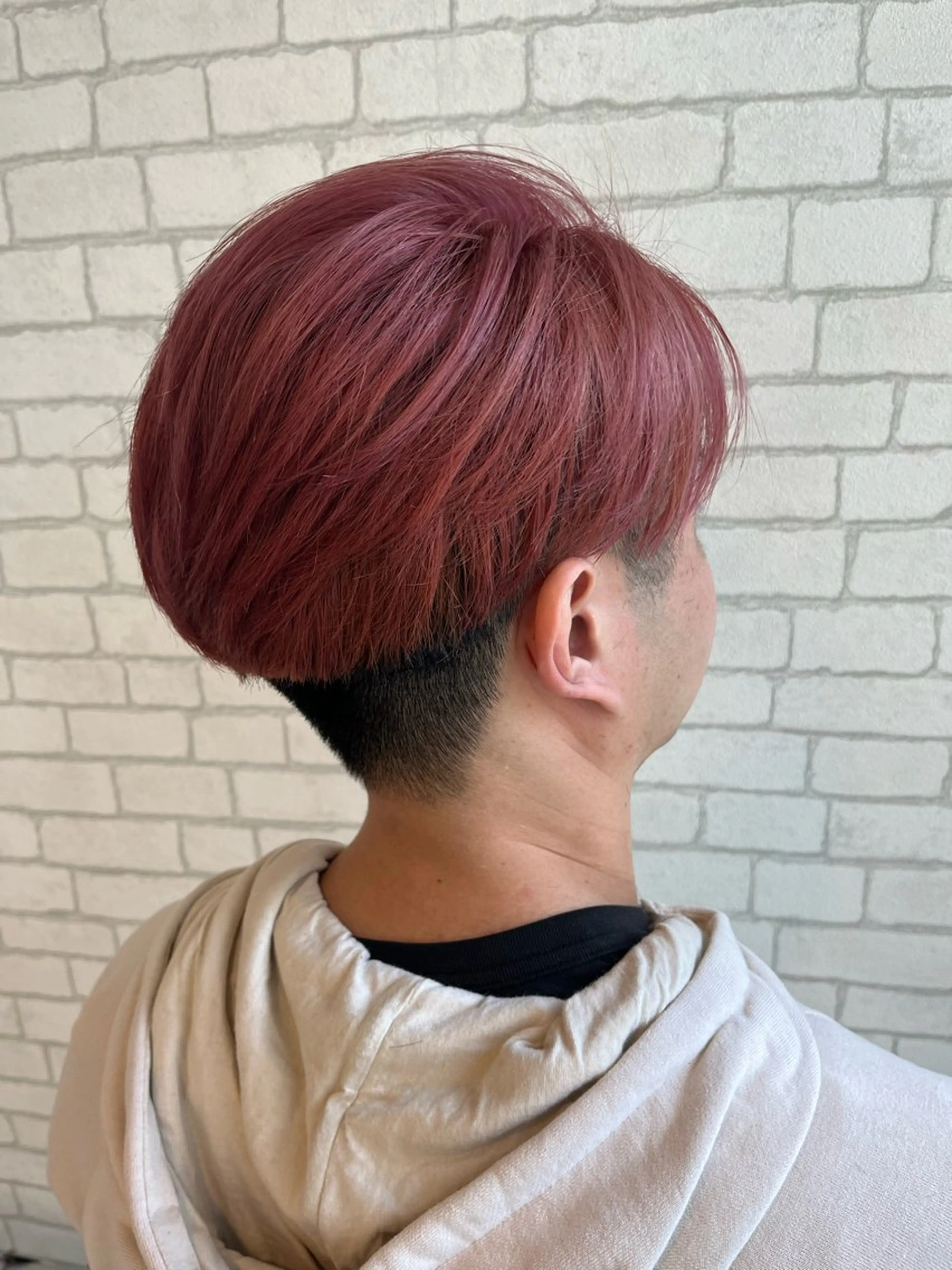 ショート カラー メンズ メンズブリーチ ブリーチ ピンクカラー アートディレクター 尾内 友美のヘアスタイル