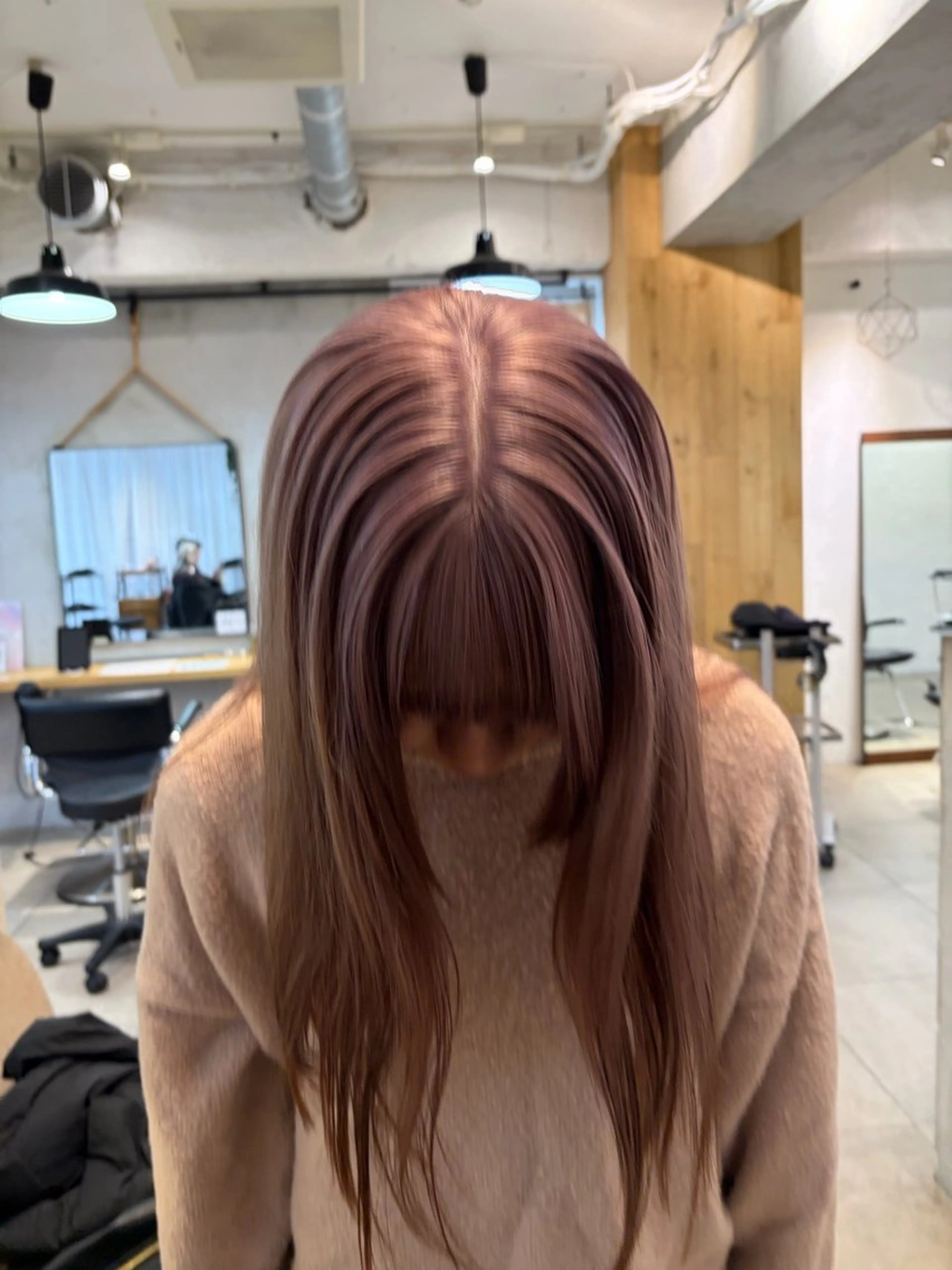 ロング カラー ミルクティー× グレージュMOMOのヘアスタイル