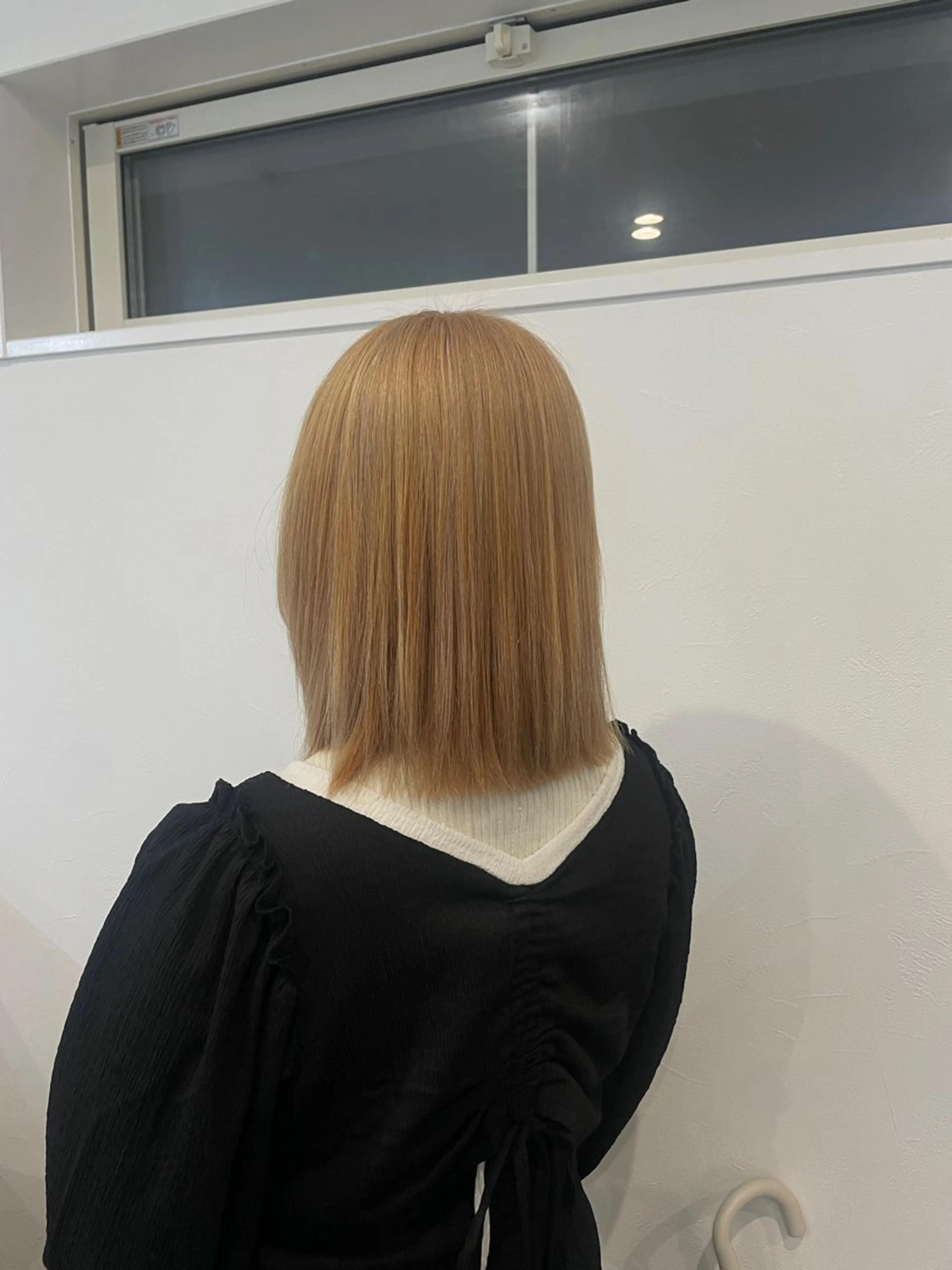 ショート カラー ボブレイヤー 抜きっぱなしブロンド ボブ レイヤーカット ショートヘア ヘアカラー Agu hair  Code  Line所属・坂井 里奈のヘアスタイル