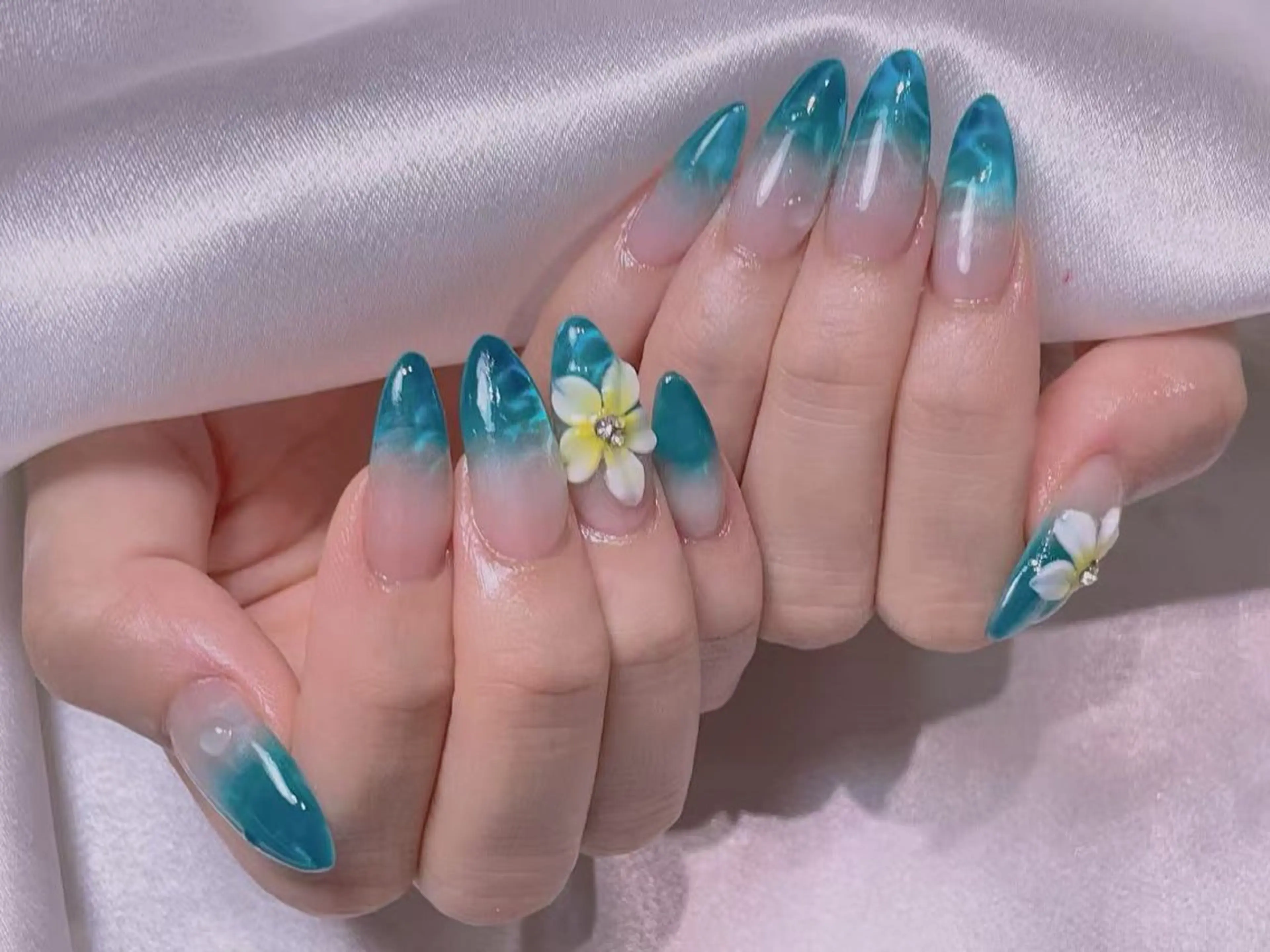 ネイル M2ネイルサロン【長さ出し&フィルイン導入店】所属・長さ出し専門店 RIRIのネイルデザイン