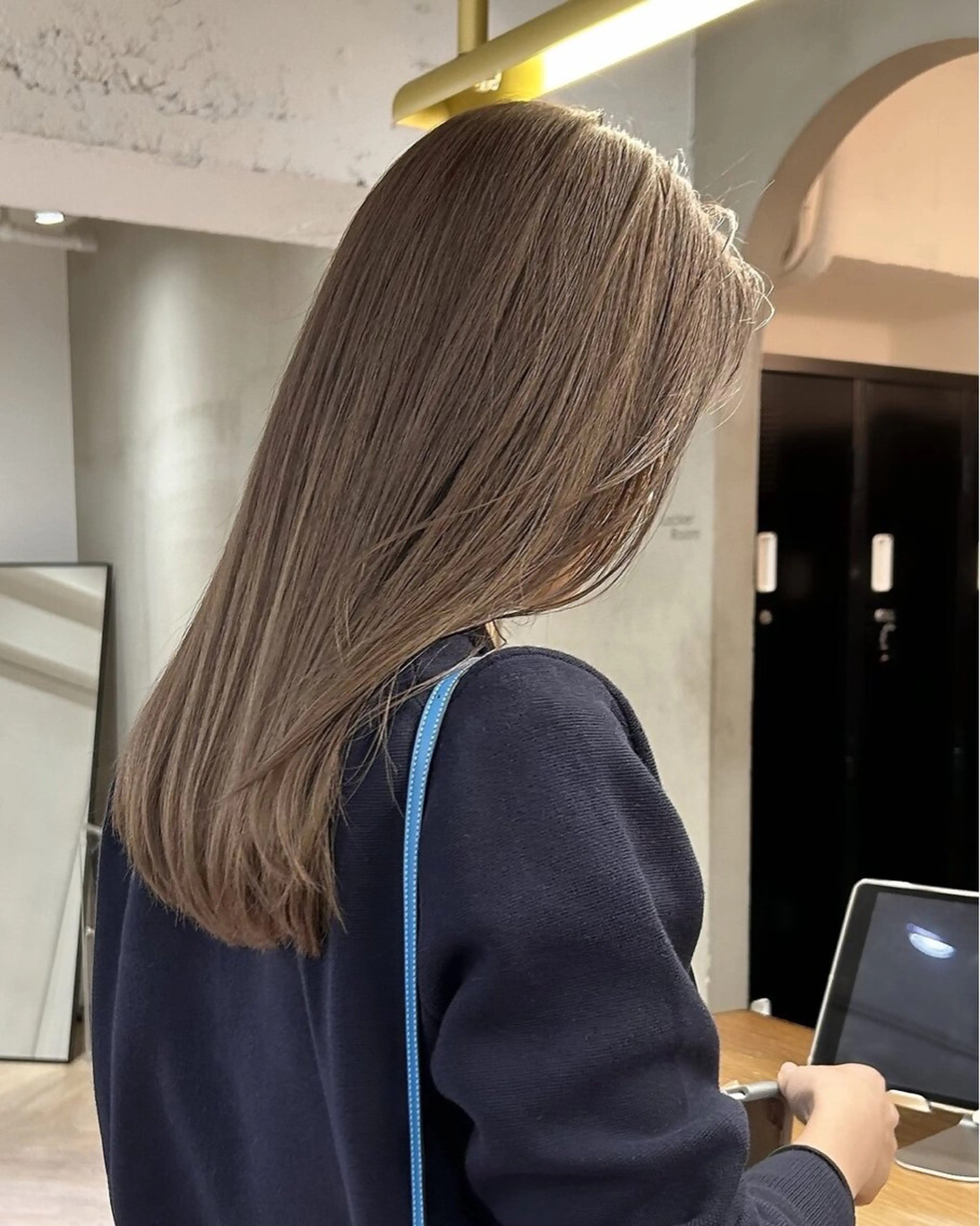 セミロング カラー ベージュカラー ミルクティーベージュ ヘアカラー トリートメント レイヤーカット✂️ 透明感カラー🫧栄のヘアスタイル