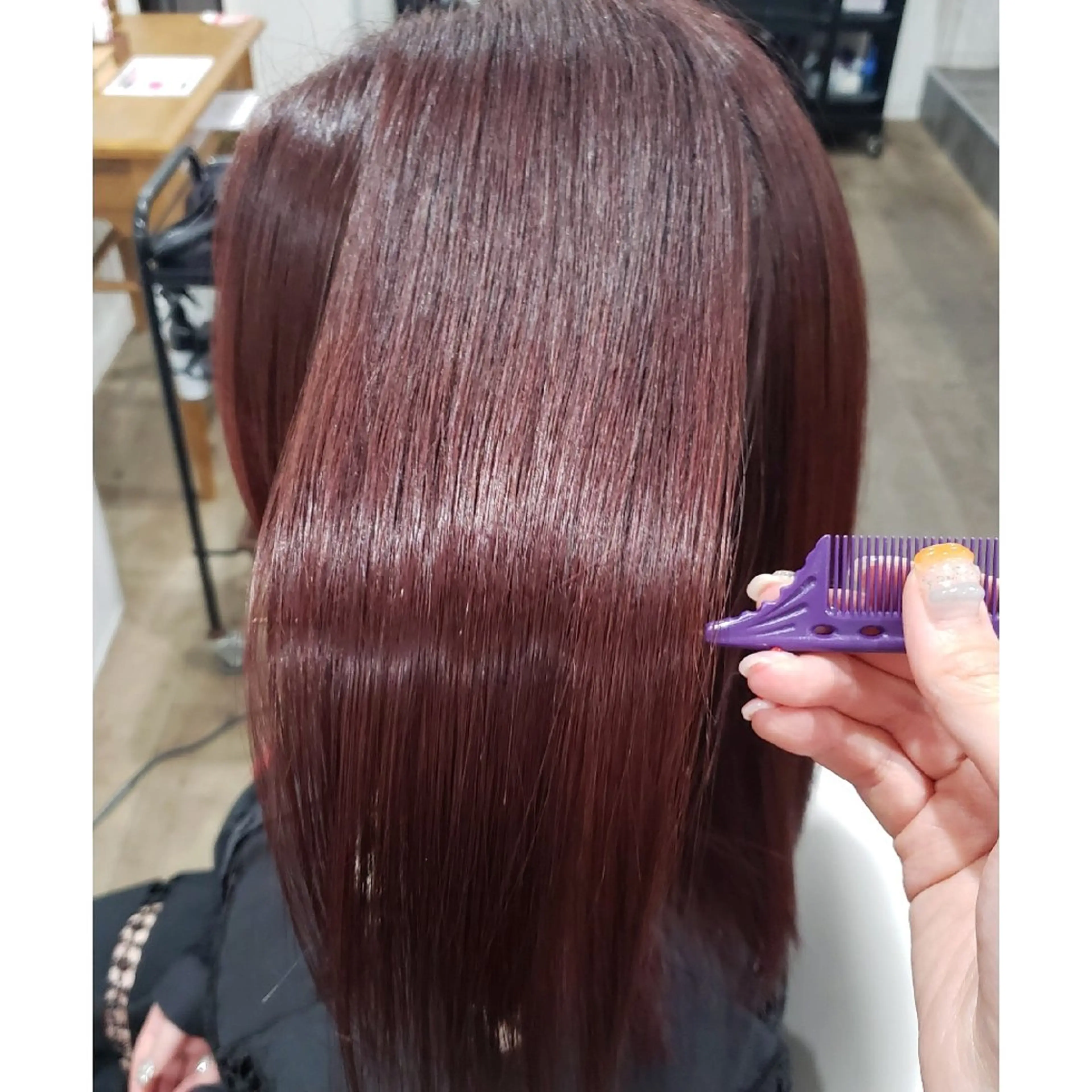 ミディアム カラー ブリーチ カシス ブリーチなしカラー ピンクカラー 髪質改善 カット ヘアカラー 縮毛矯正 髪質改善サロン🍃 AIRI のヘアスタイル