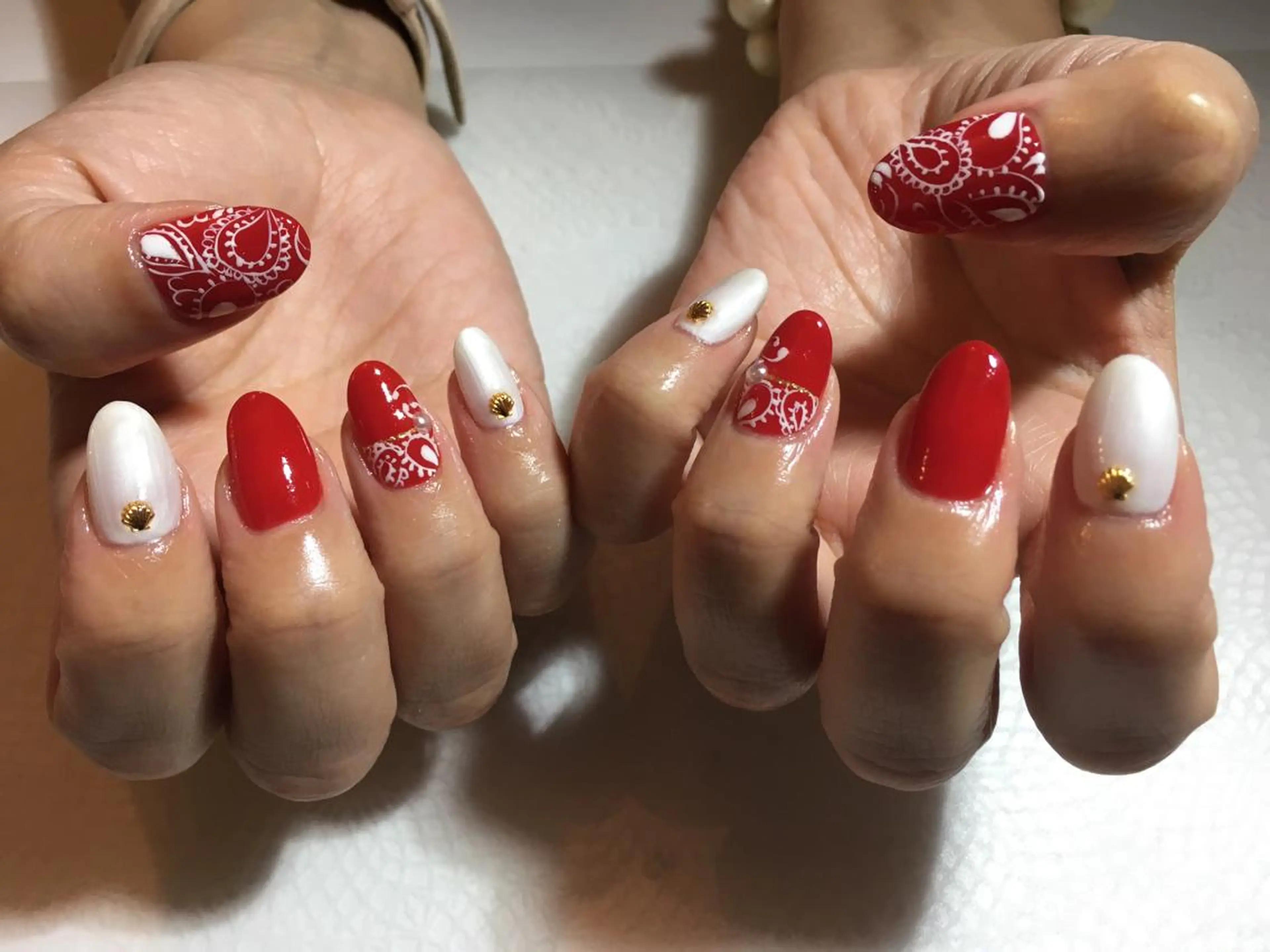 ネイル 赤色 古川 里美のネイルデザイン