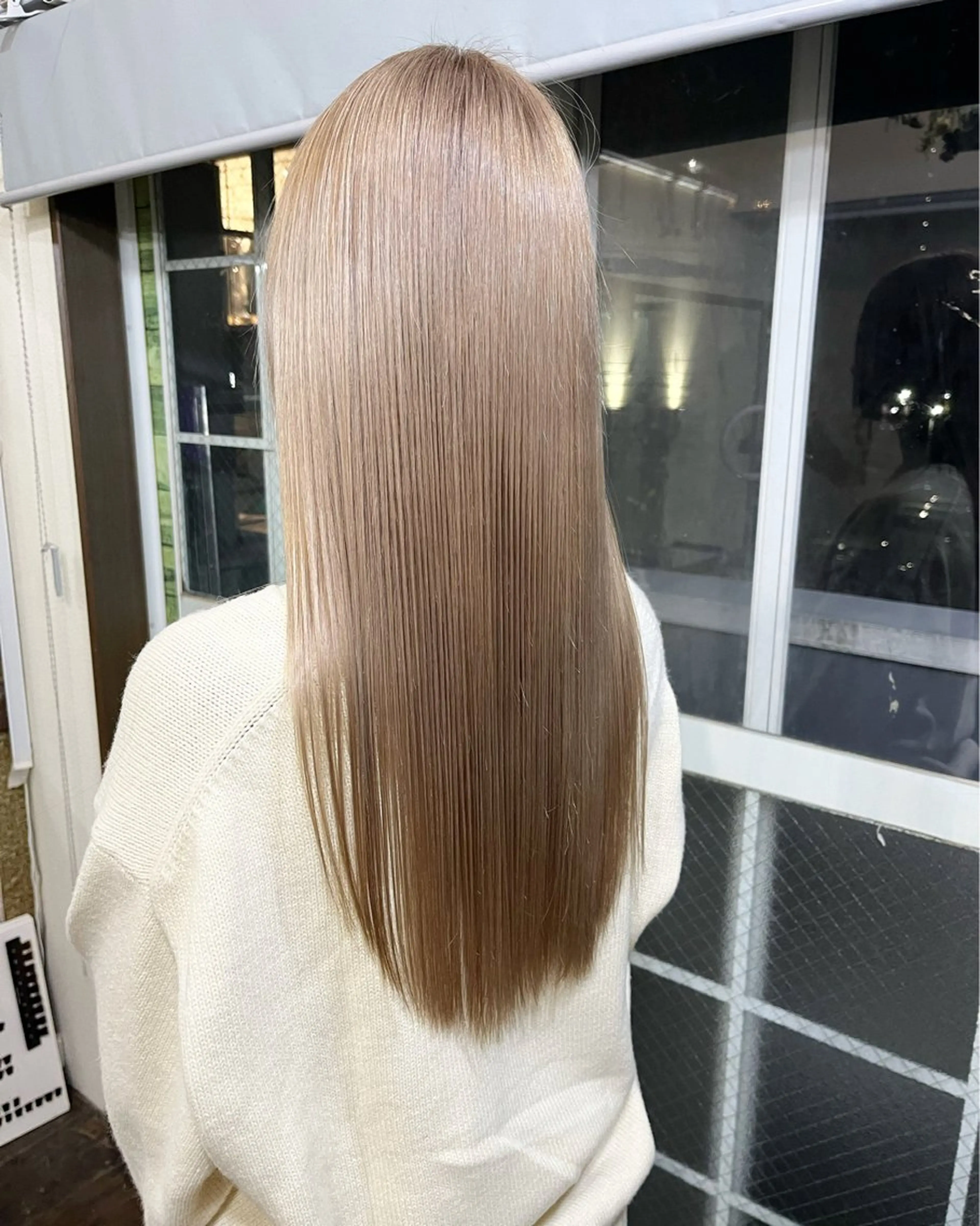 セミロング カラー ベージュカラー ブリーチ 渡辺 健太のヘアスタイル