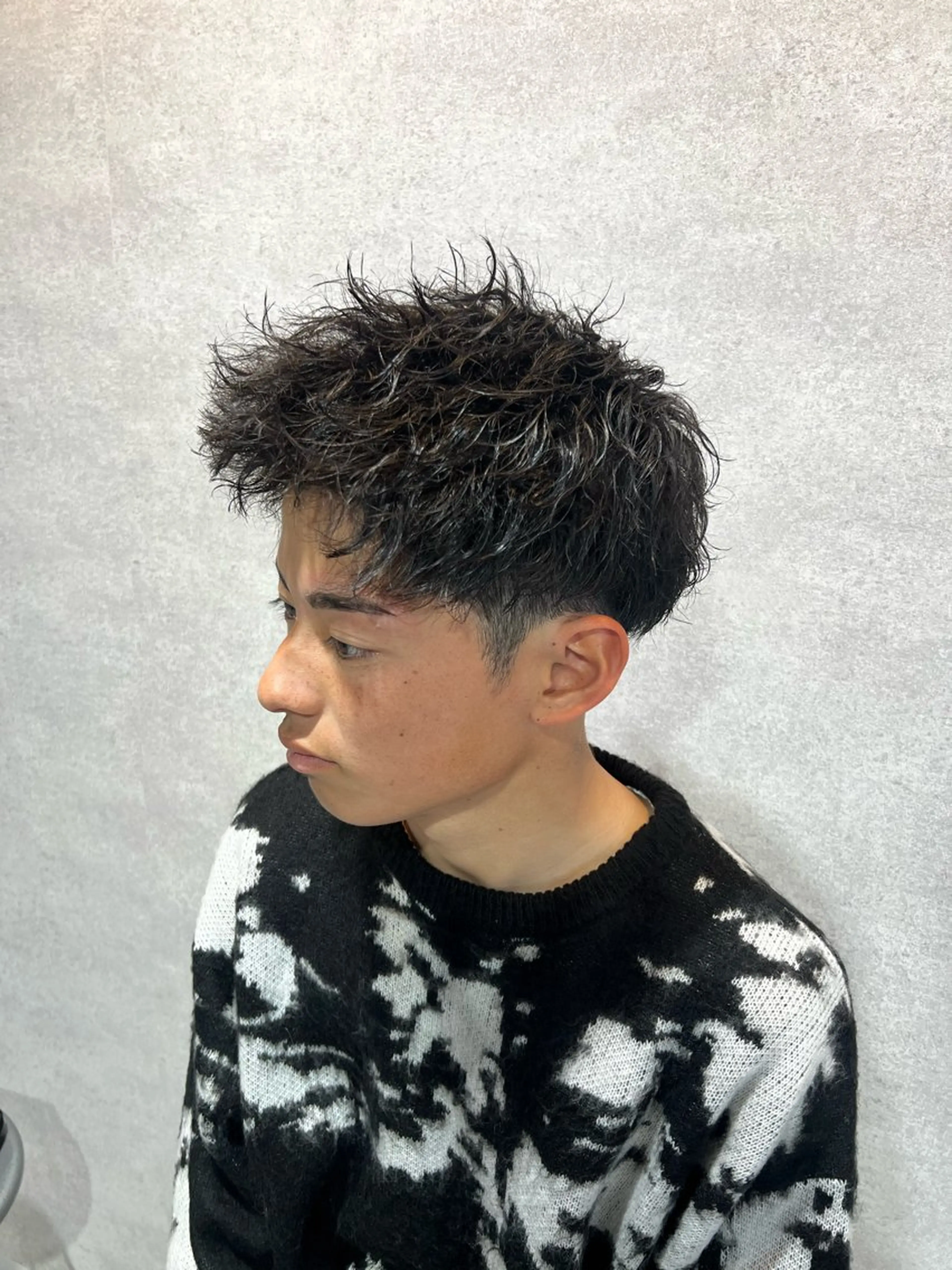 ショート カラー パーマ ヘアアレンジ メンズ センターパート メンズハイライト メンズメッシュ マッシュ メンズパーマ カット パーマ トリートメント ヘッドスパ ヘアセット 仕上がり満足度No. 1🔥BLUCK🔥のヘアスタイル