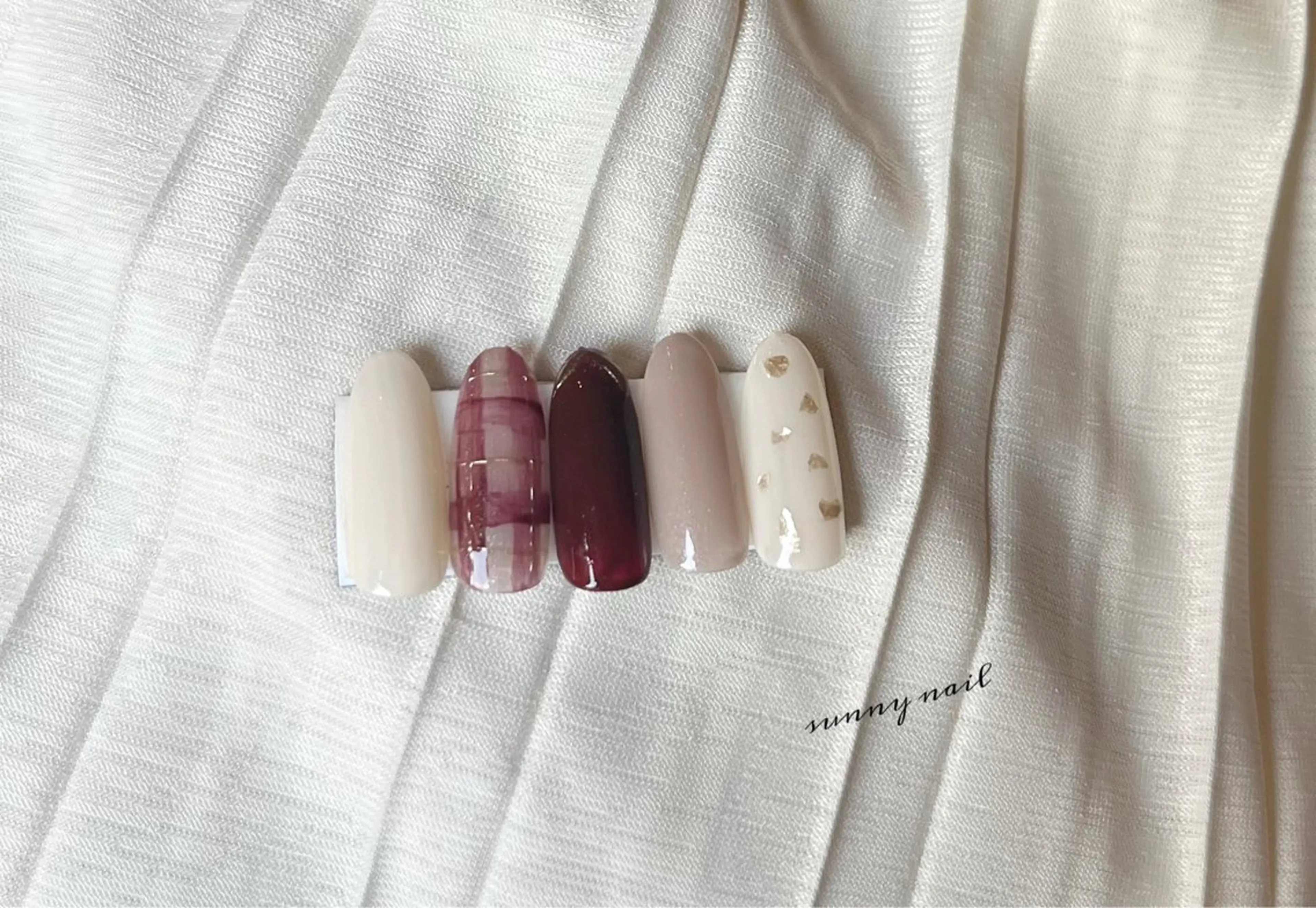 ネイル ボルドー ジェルネイル ミラーネイル ニュアンスネイル パラジェル sunny nailのネイルデザイン