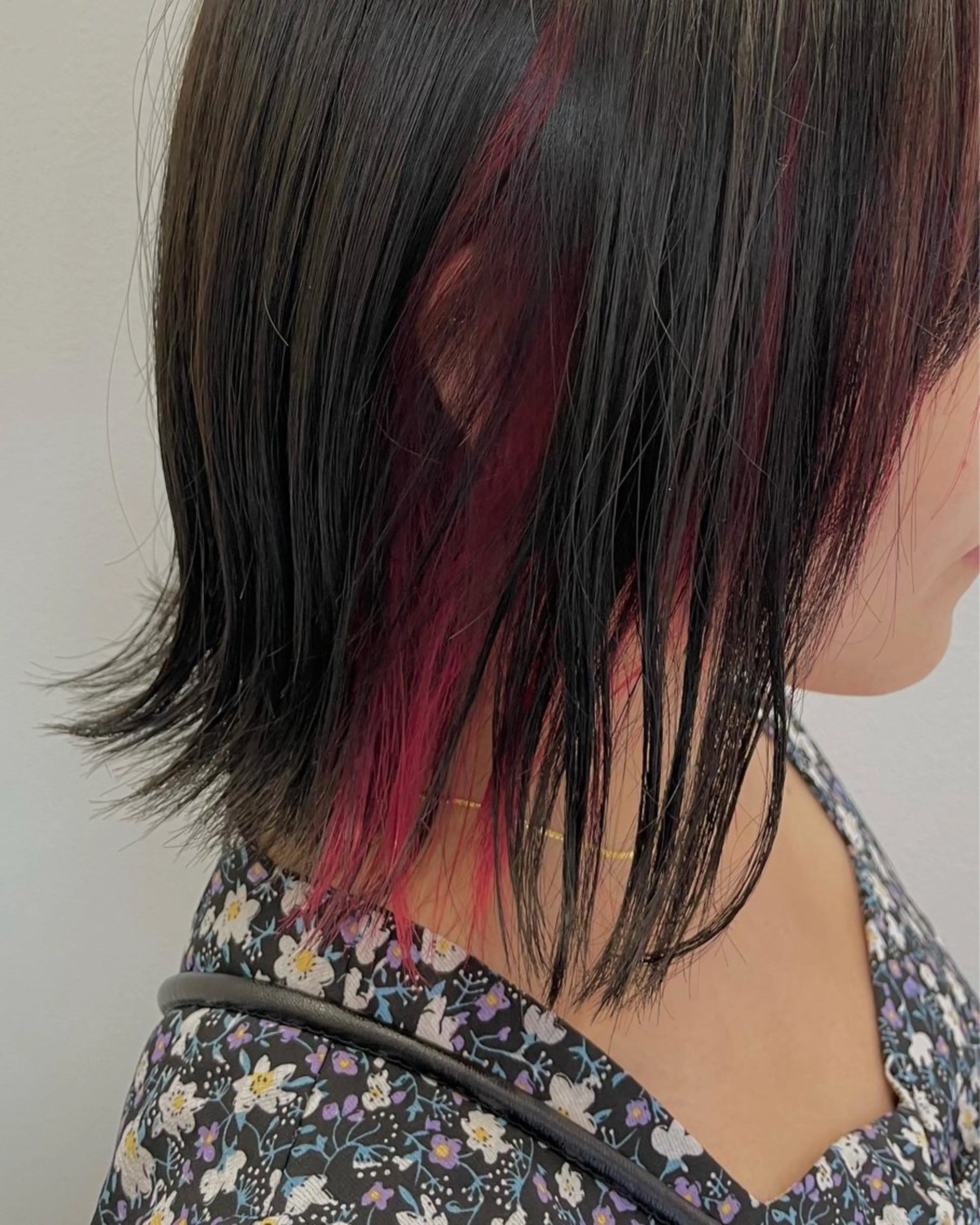 ショート カラー ブルーカラー 透明感カラー デザインカラー イヤリングカラー グレージュ カット ヘアカラー トリートメント 佐々木 達也のヘアスタイル