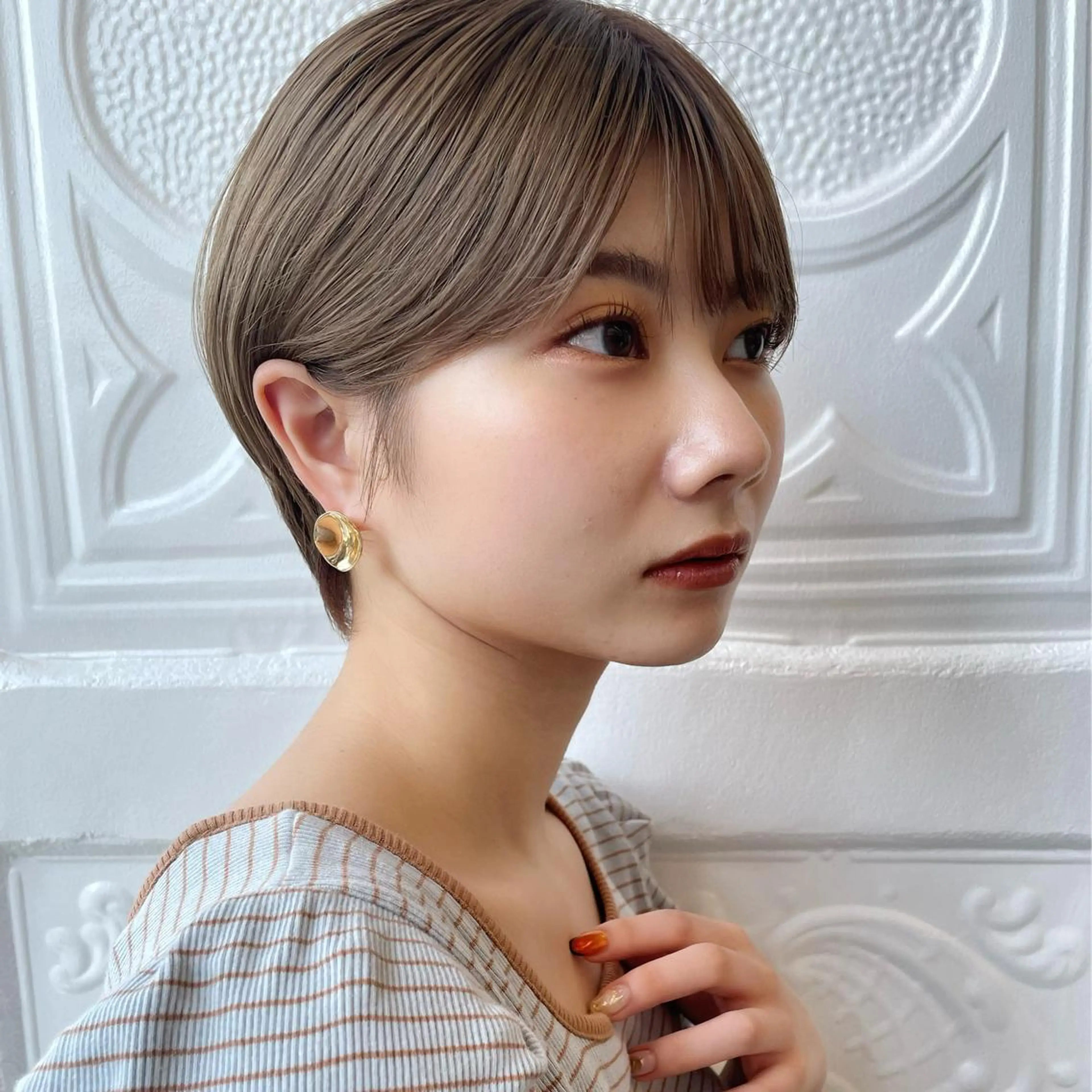 ショート カラー ベージュカラー ハイトーンカラー ハイトーンベージュ ショートヘア レイヤー/ショート透 明感カラー/西田祐賀のヘアスタイル