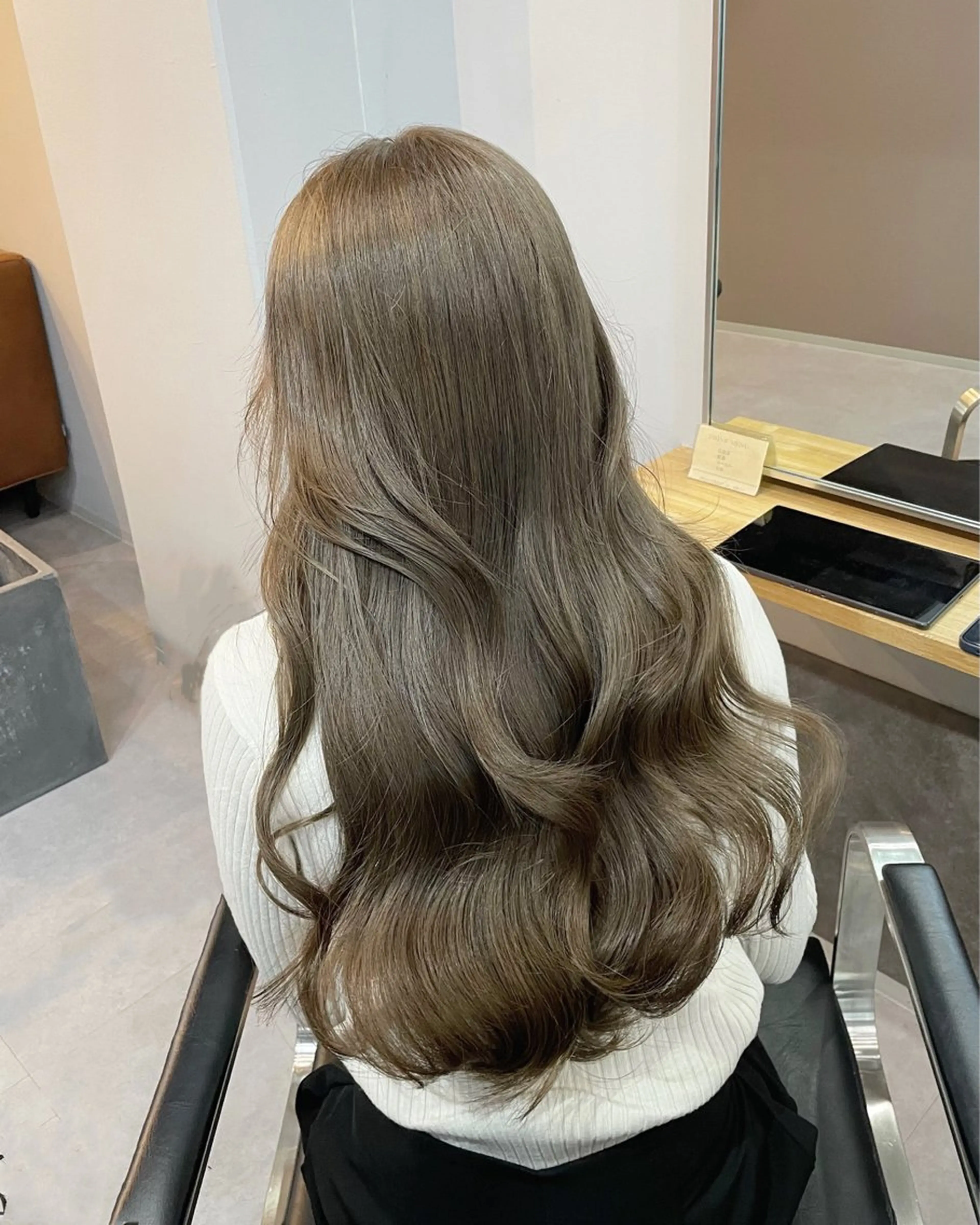 ロング カラー カット ヘアカラー ミルクティーベージュ ❤︎レイヤー　MIAのヘアスタイル