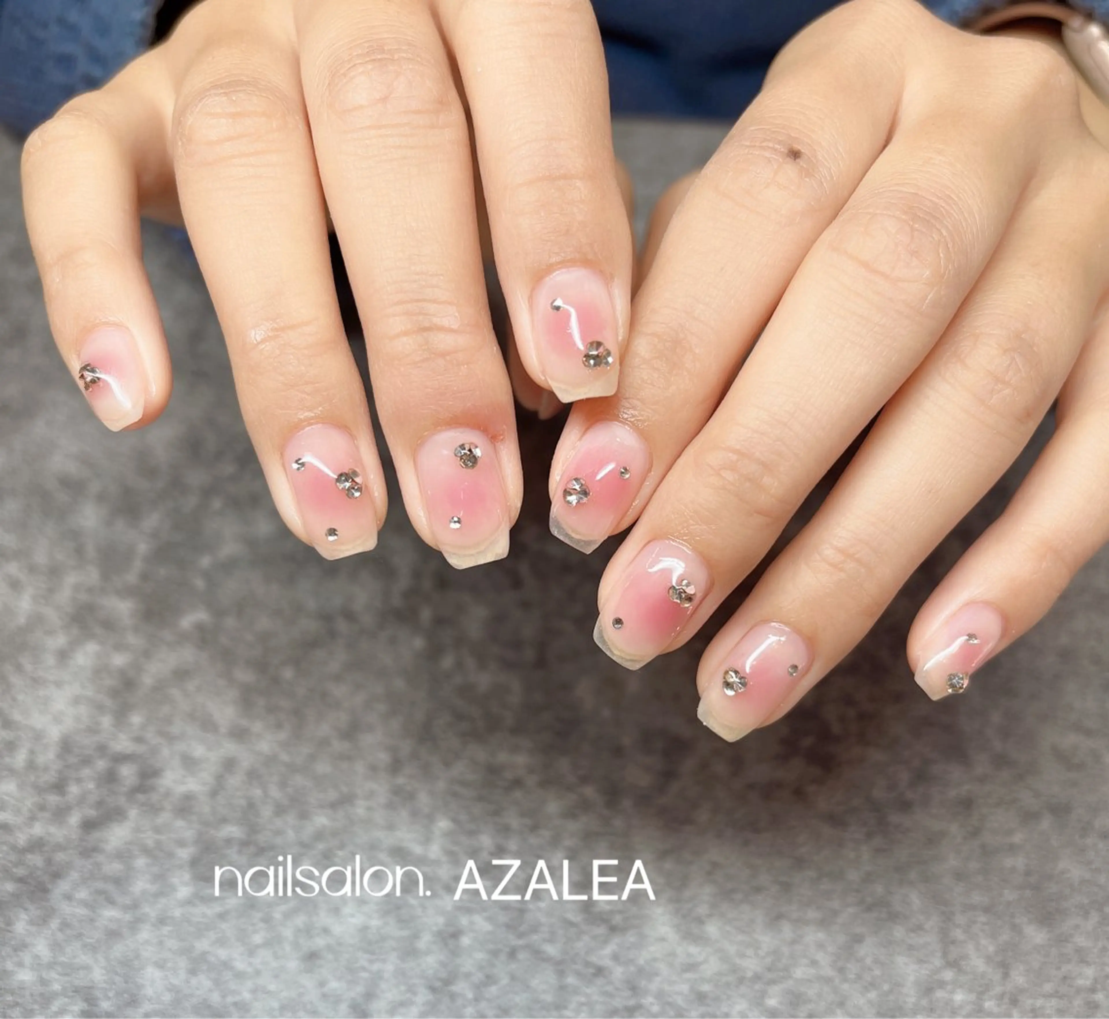 ネイル R inのネイルデザイン