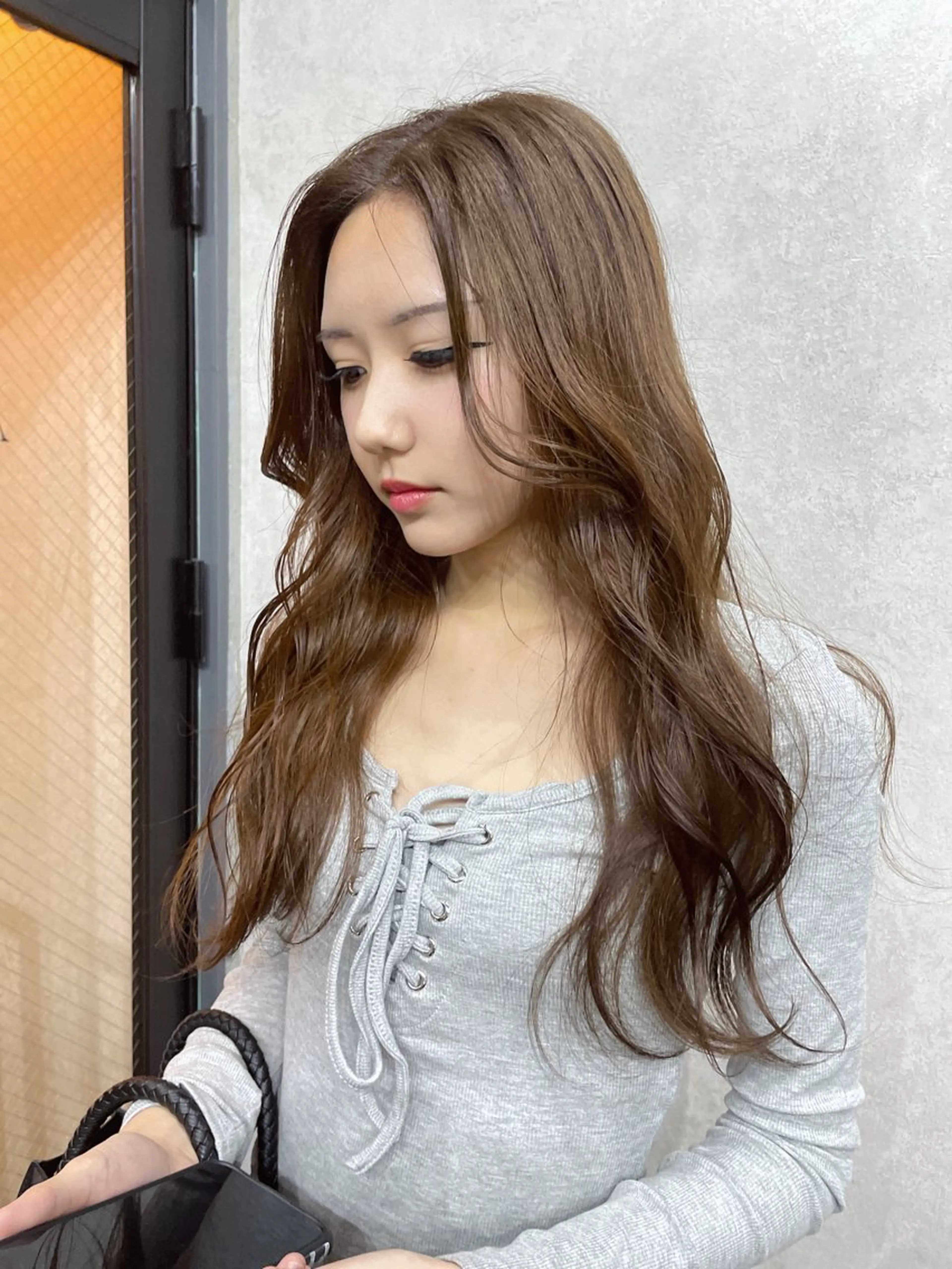 ロング カラー ベージュカラー AIRI layer cut hairのヘアスタイル