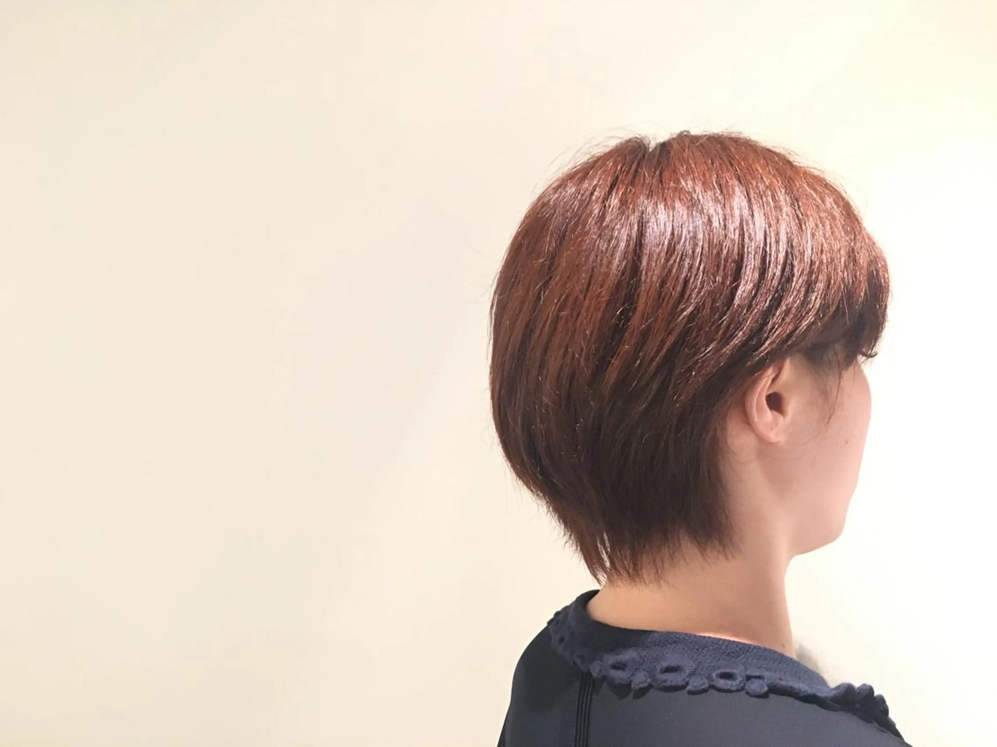 ショート カラー 野々村 朋美のヘアスタイル