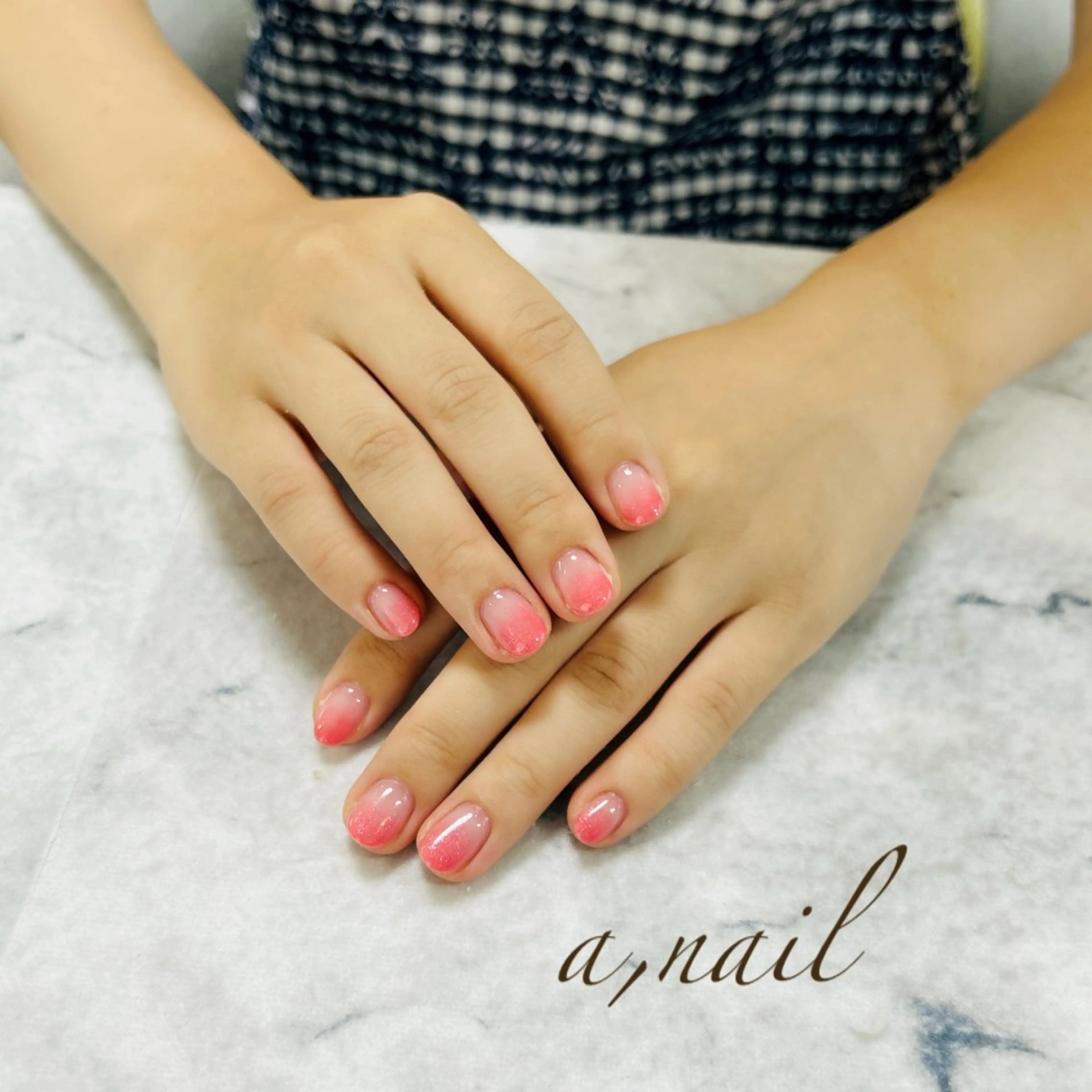 ネイル フットネイル ジェルネイル グラデーション キラキラネイル オフィスネイル ネイルサロン エーネイルのネイルデザイン