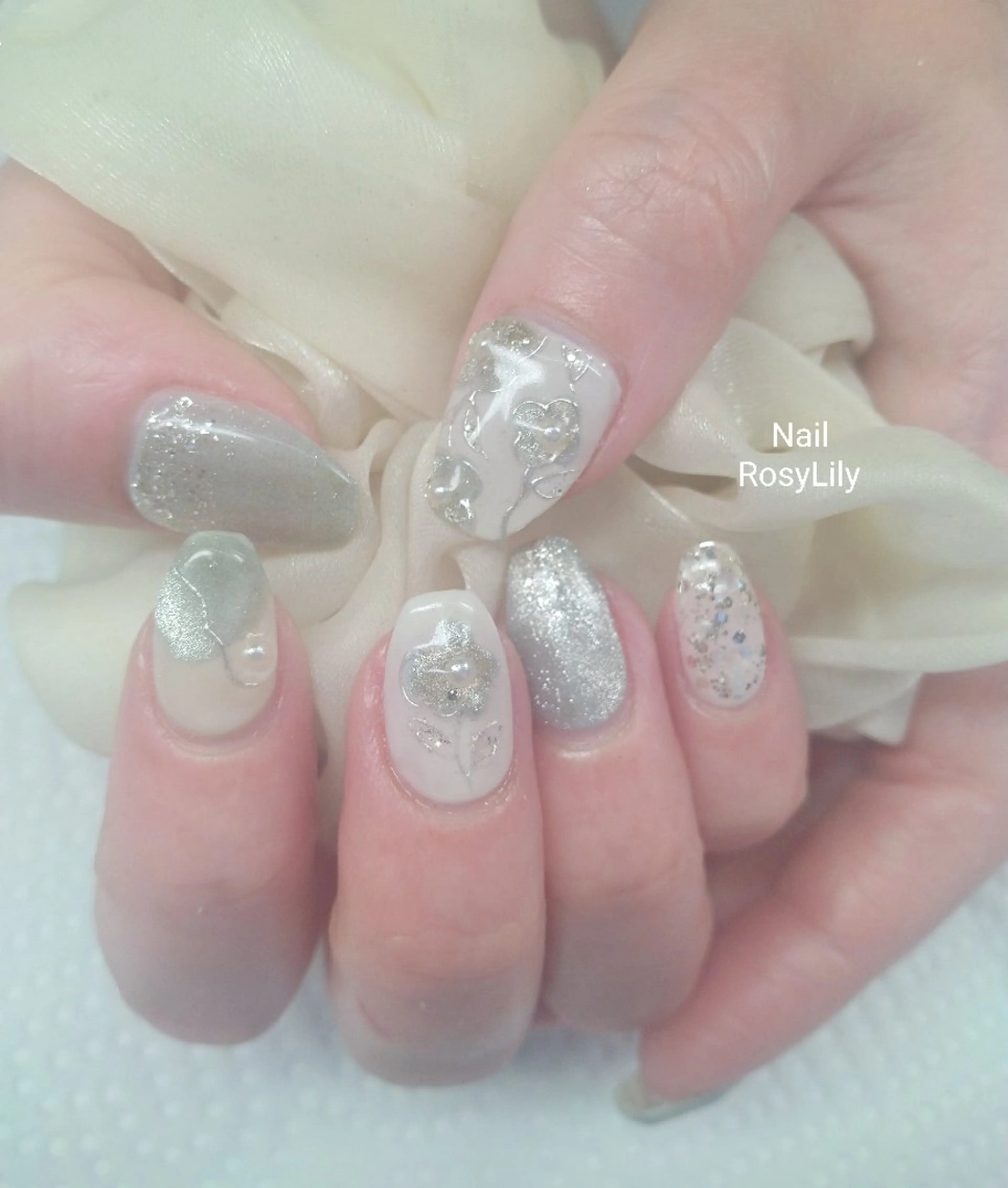 ネイル マグネットネイル ミラーネイル 持ち込み シルバー ホワイト フットネイル プライベートサロン RosyLily所属・プライベートサロン Rosy Lilyのネイルデザイン