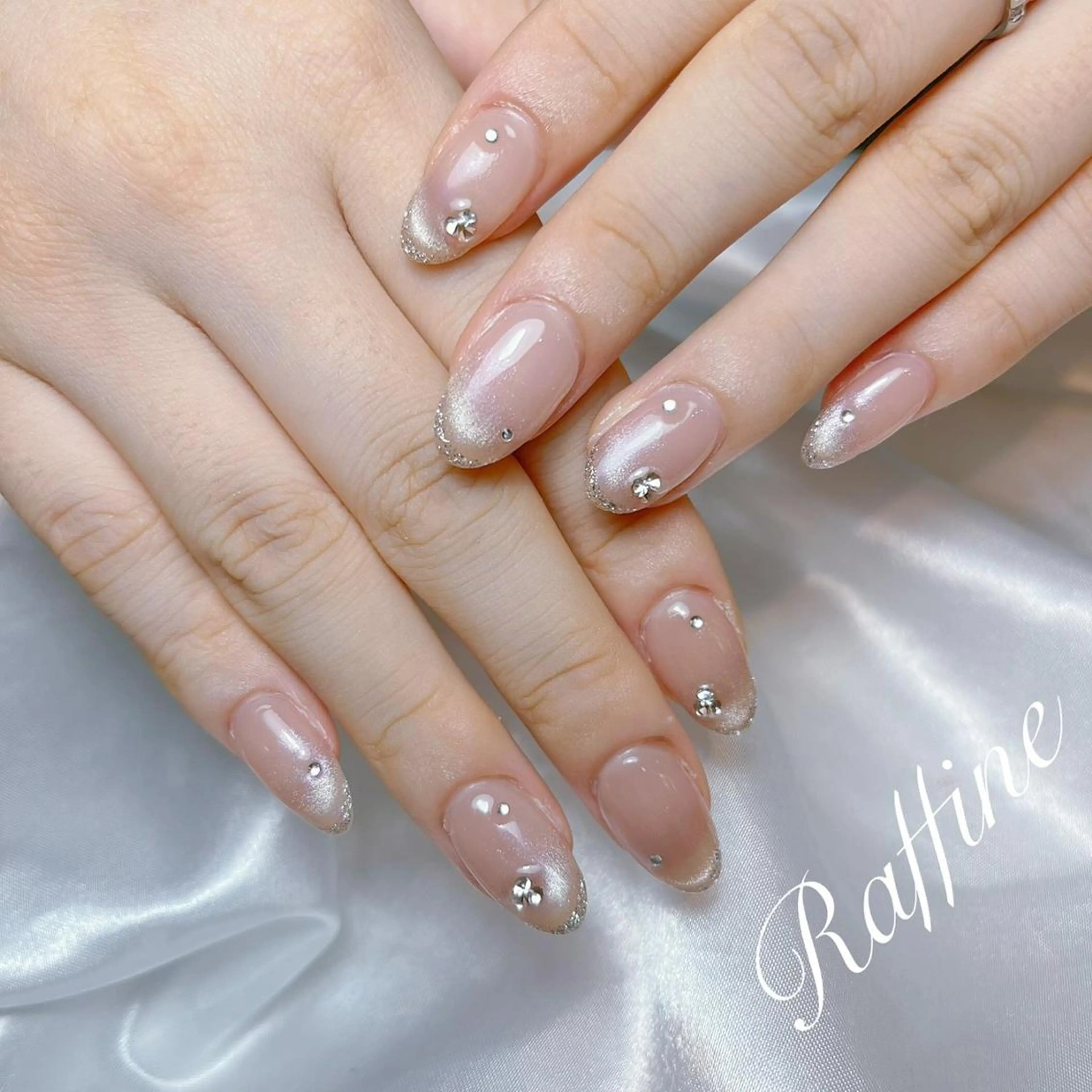 ネイル ハンドネイル RAFFINE 月🦋🩵のネイルデザイン