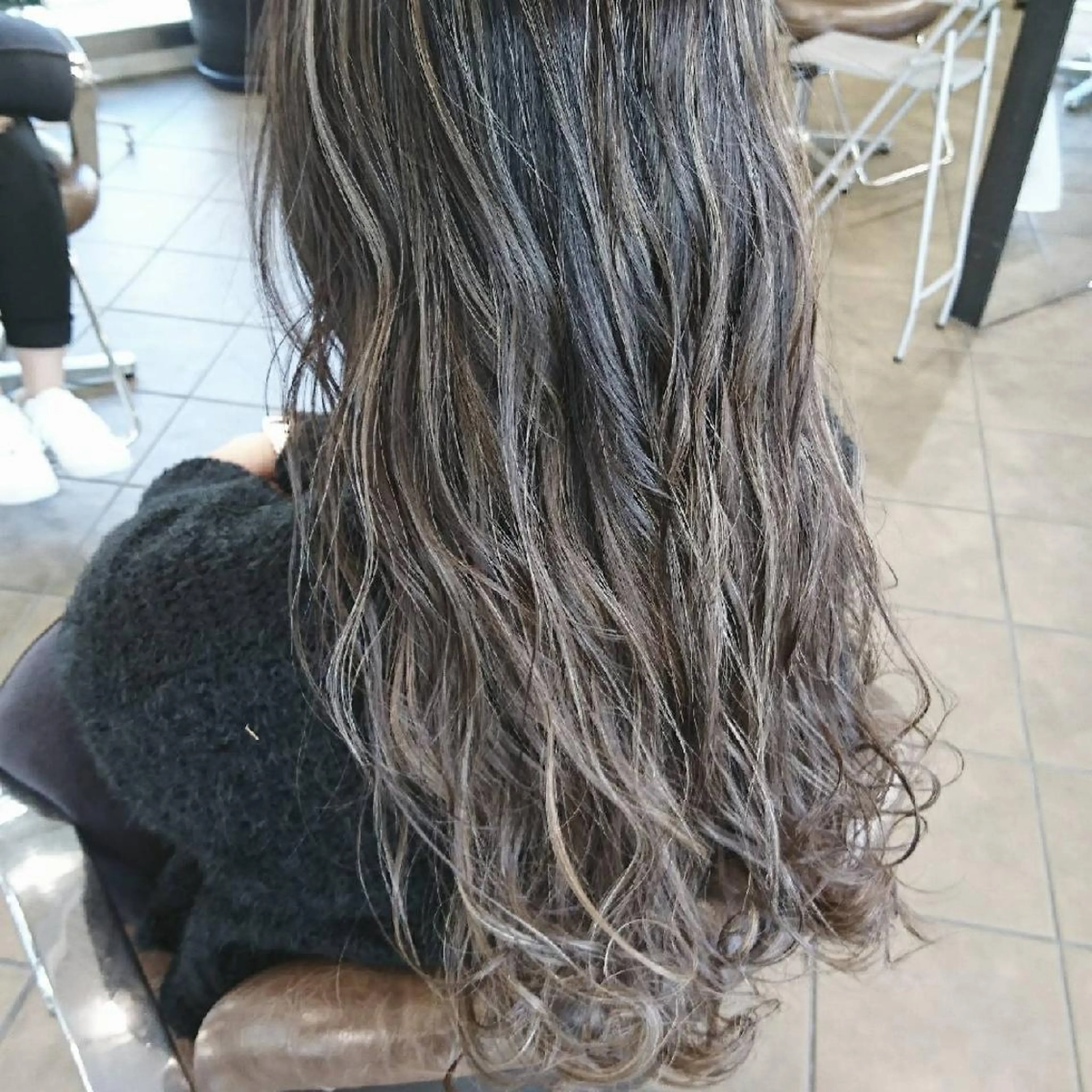 ロング ヘアカラー Luisハイライト　 喜連瓜破、髪質改善のヘアスタイル