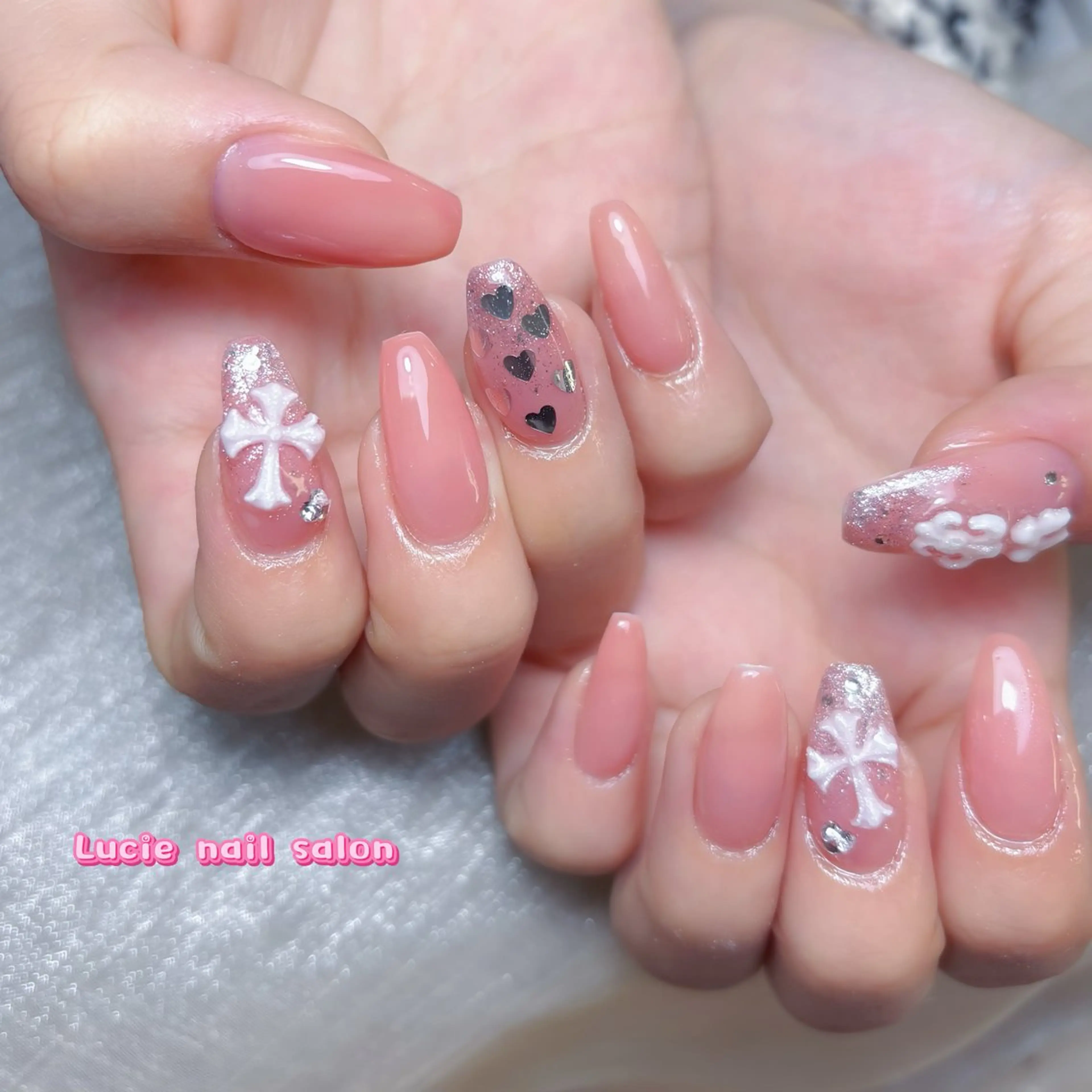 ネイル ボルドー チークネイル 成人式 フレンチネイル キラキラネイル ハンドネイル LUCIE NAIL SALON所属・LU CIEのネイルデザイン