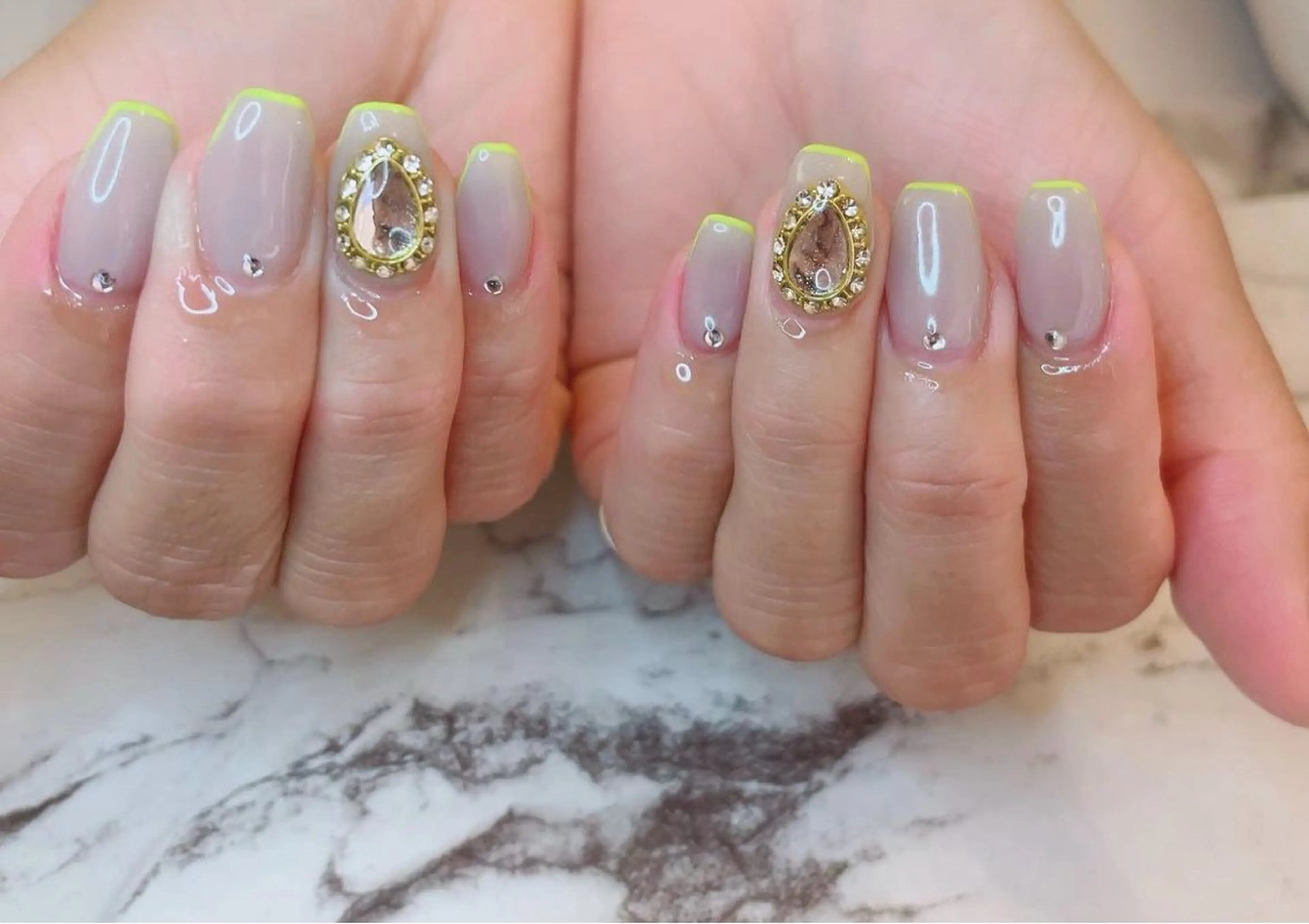 ネイル フレンチネイル ゴージャス ハンドネイル Nail ecxia ／Reikaのネイルデザイン