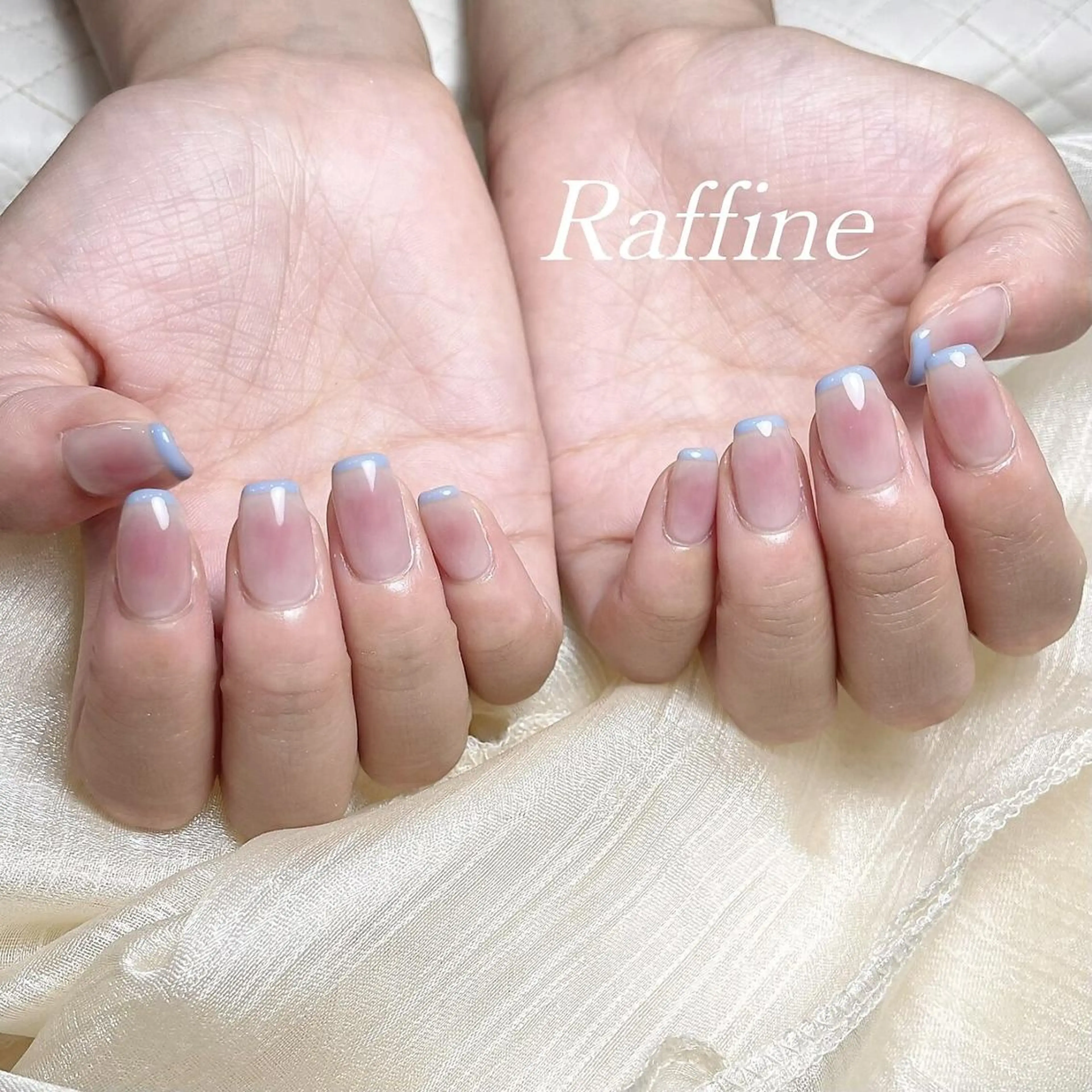 ネイル ハンドネイル RAFFINE 月🦋🩵のネイルデザイン