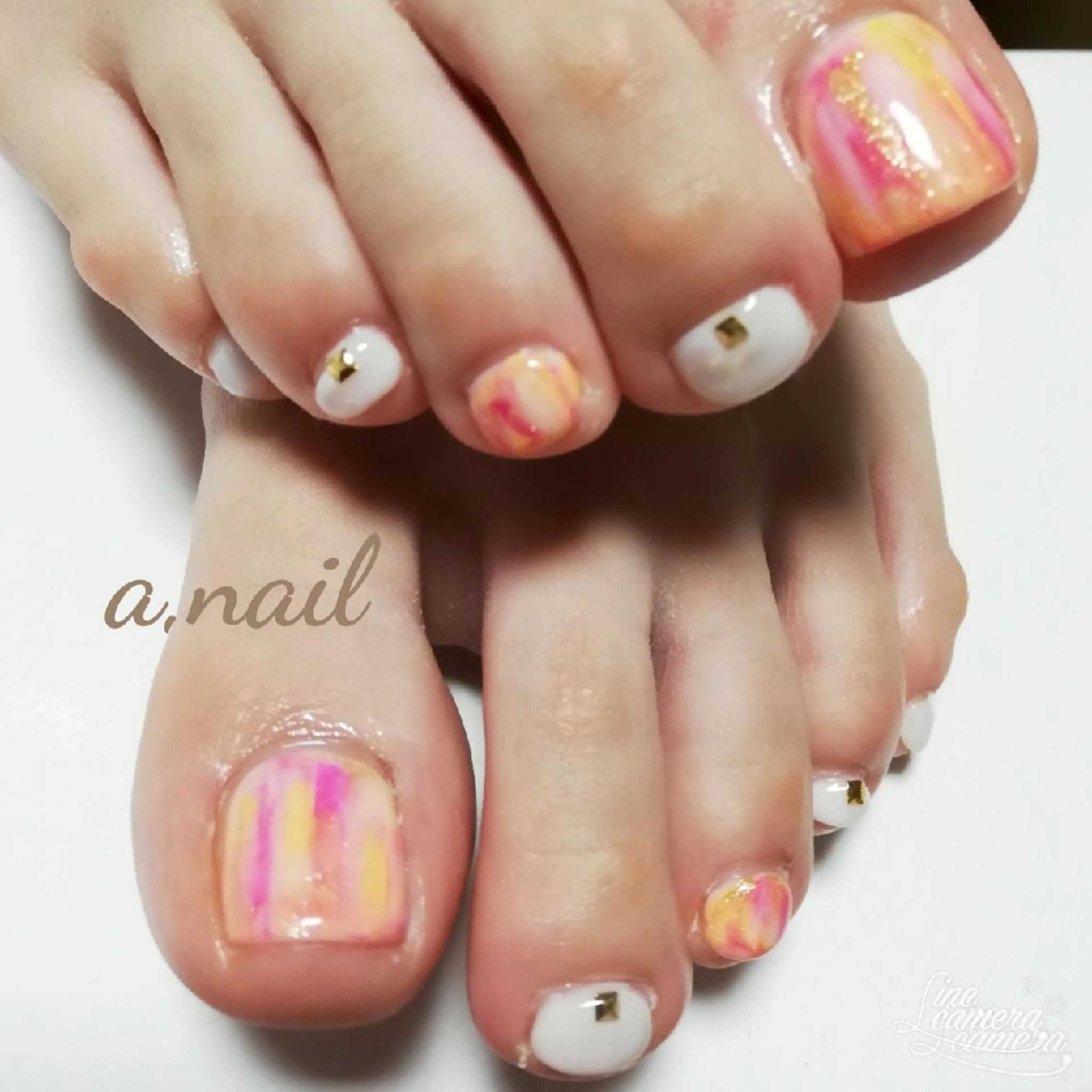 ネイル グラデーション ホワイト フットネイル ネイルサロン エーネイルのネイルデザイン